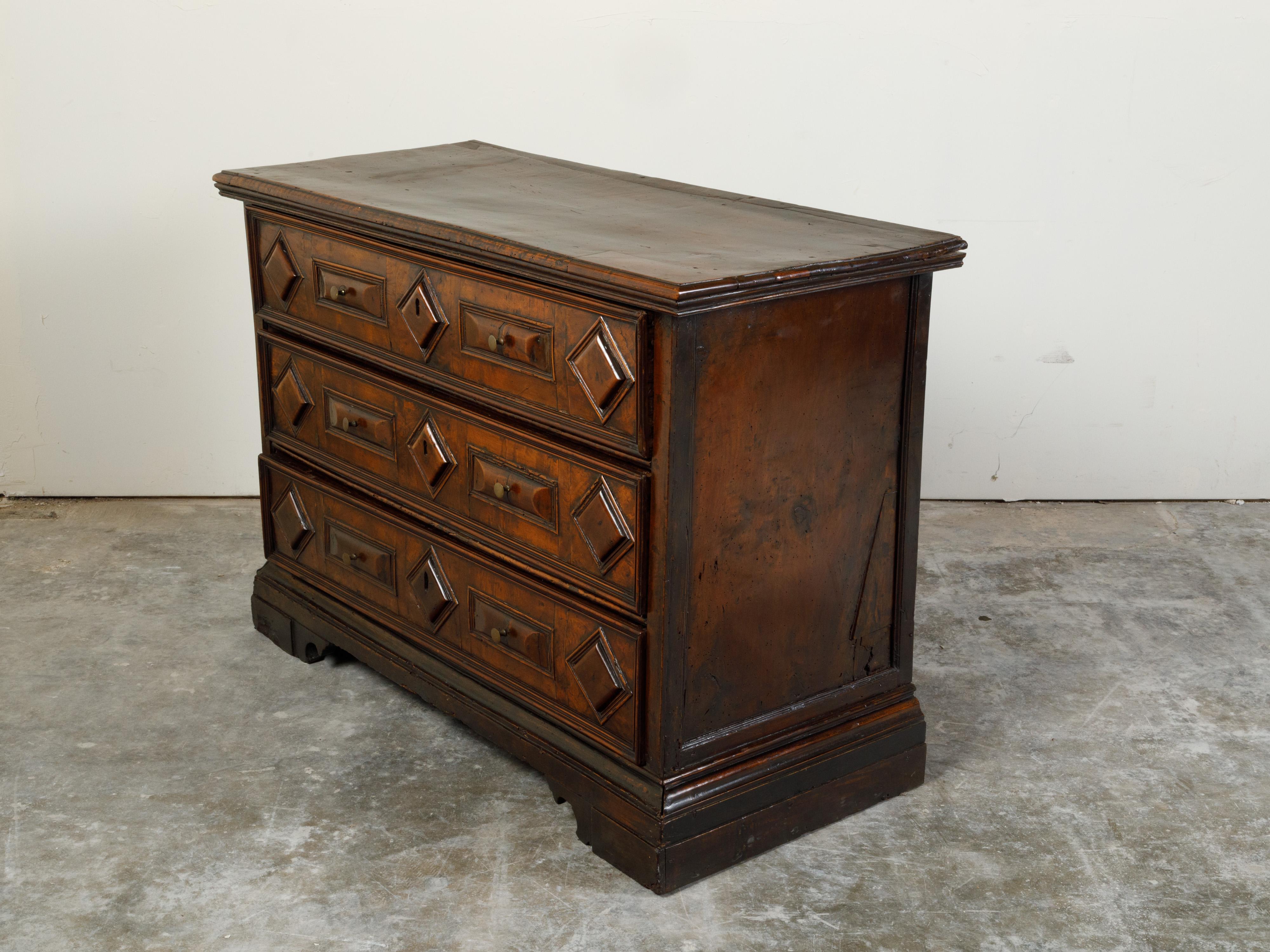 Italian 1800s Walnut Commode with Three Drawers and Raised Diamond Motifs For Sale 9