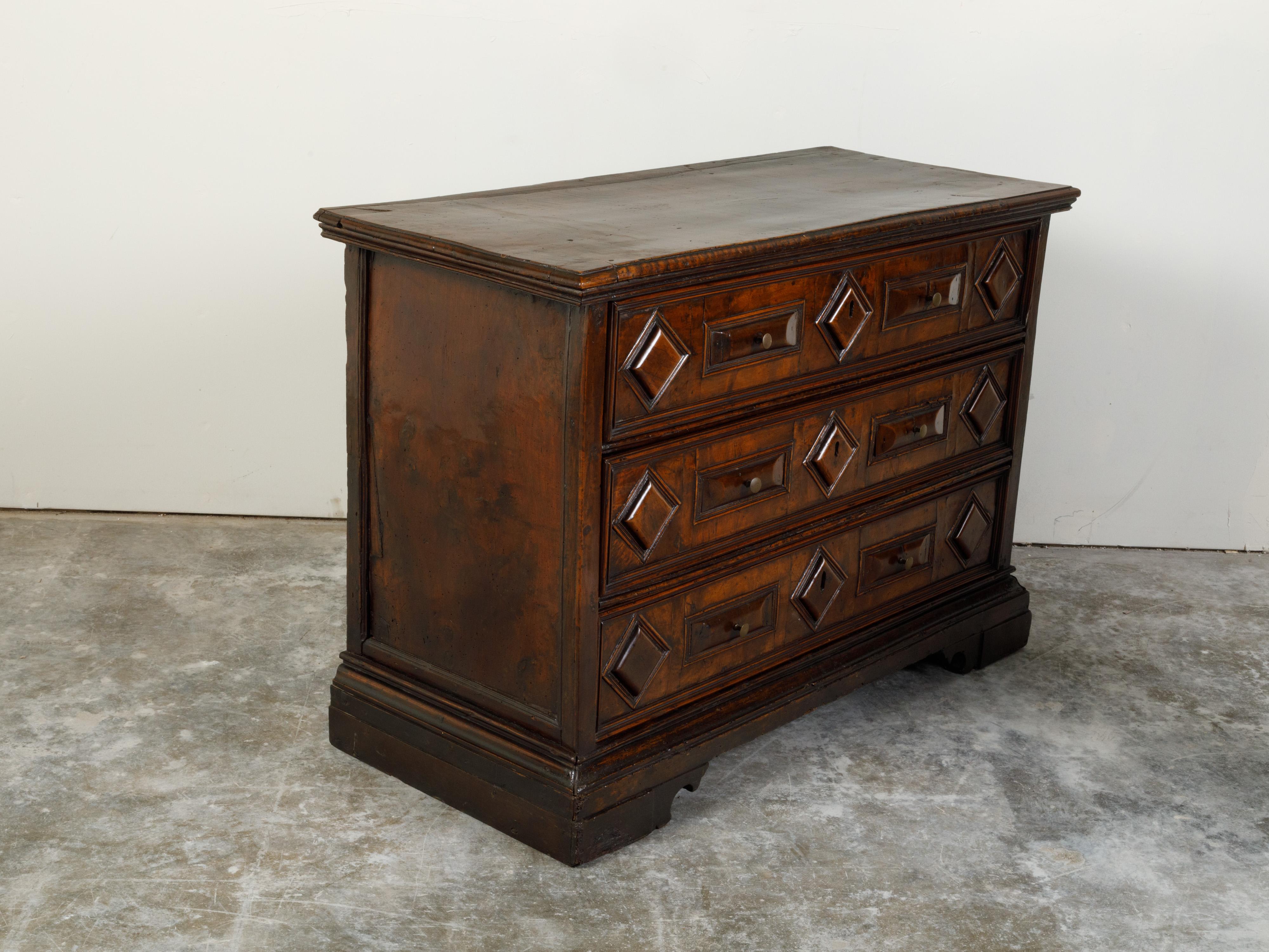 Italian 1800s Walnut Commode with Three Drawers and Raised Diamond Motifs For Sale 1