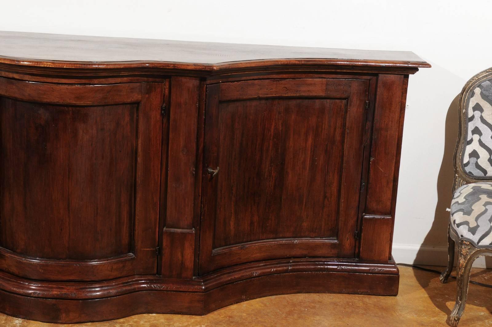 Italian 1800s Walnut Serpentine Three-Door Buffet with Drawer and Pilasters In Good Condition In Atlanta, GA