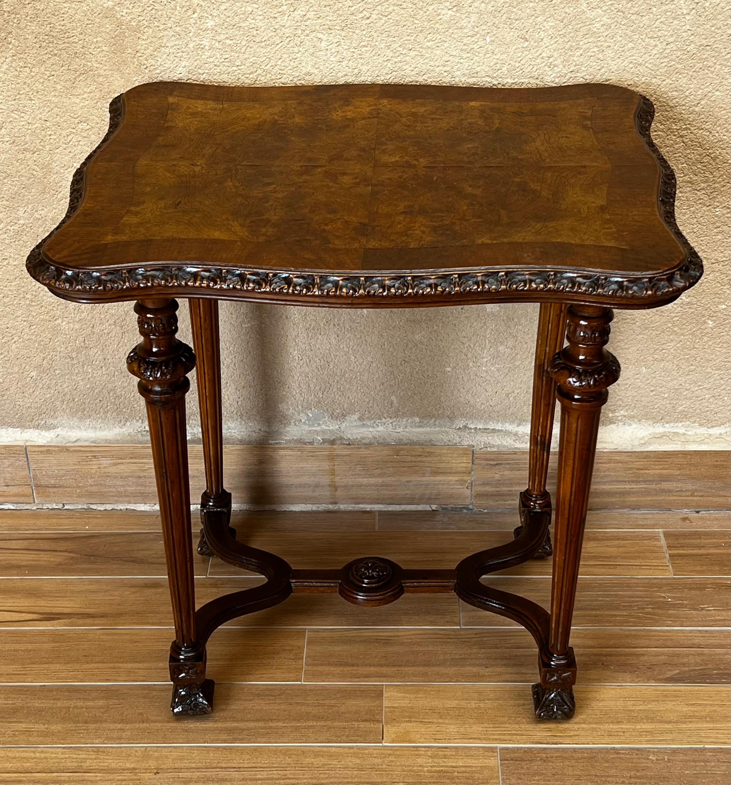 Italian 1800s Walnut Side Table with Carved Apron and Cabriole Legs 4