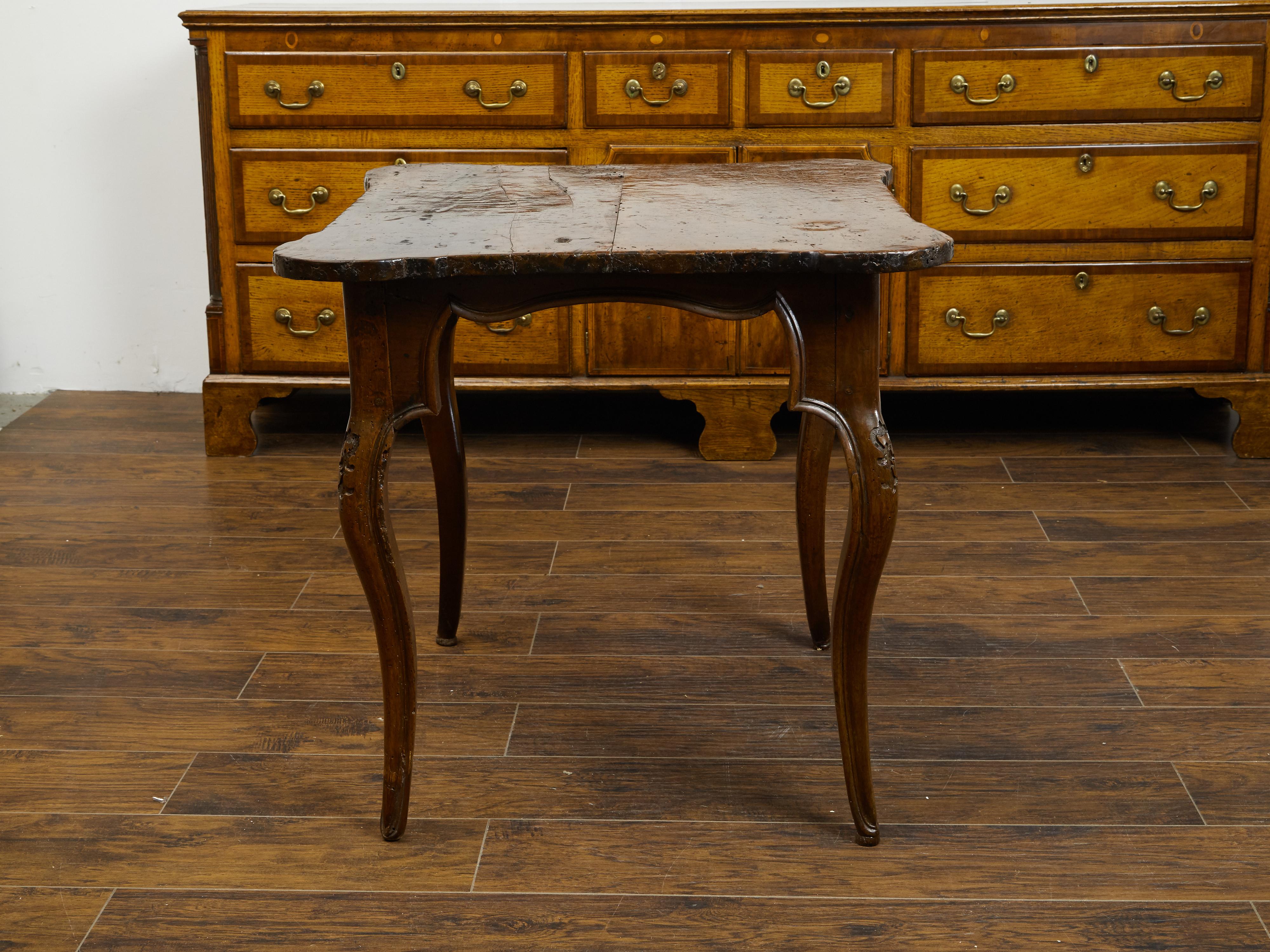 Italian 1800s Walnut Side Table with Carved Apron and Cabriole Legs For Sale 6