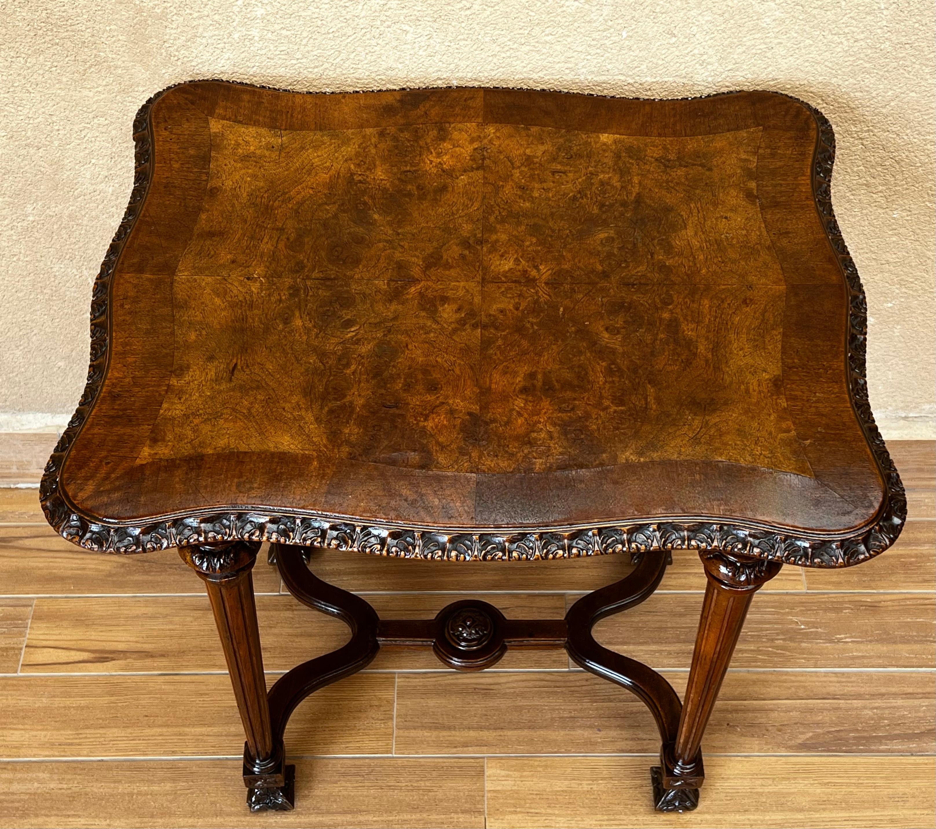 Italian 1800s Walnut Side Table with Carved Apron and Cabriole Legs 7
