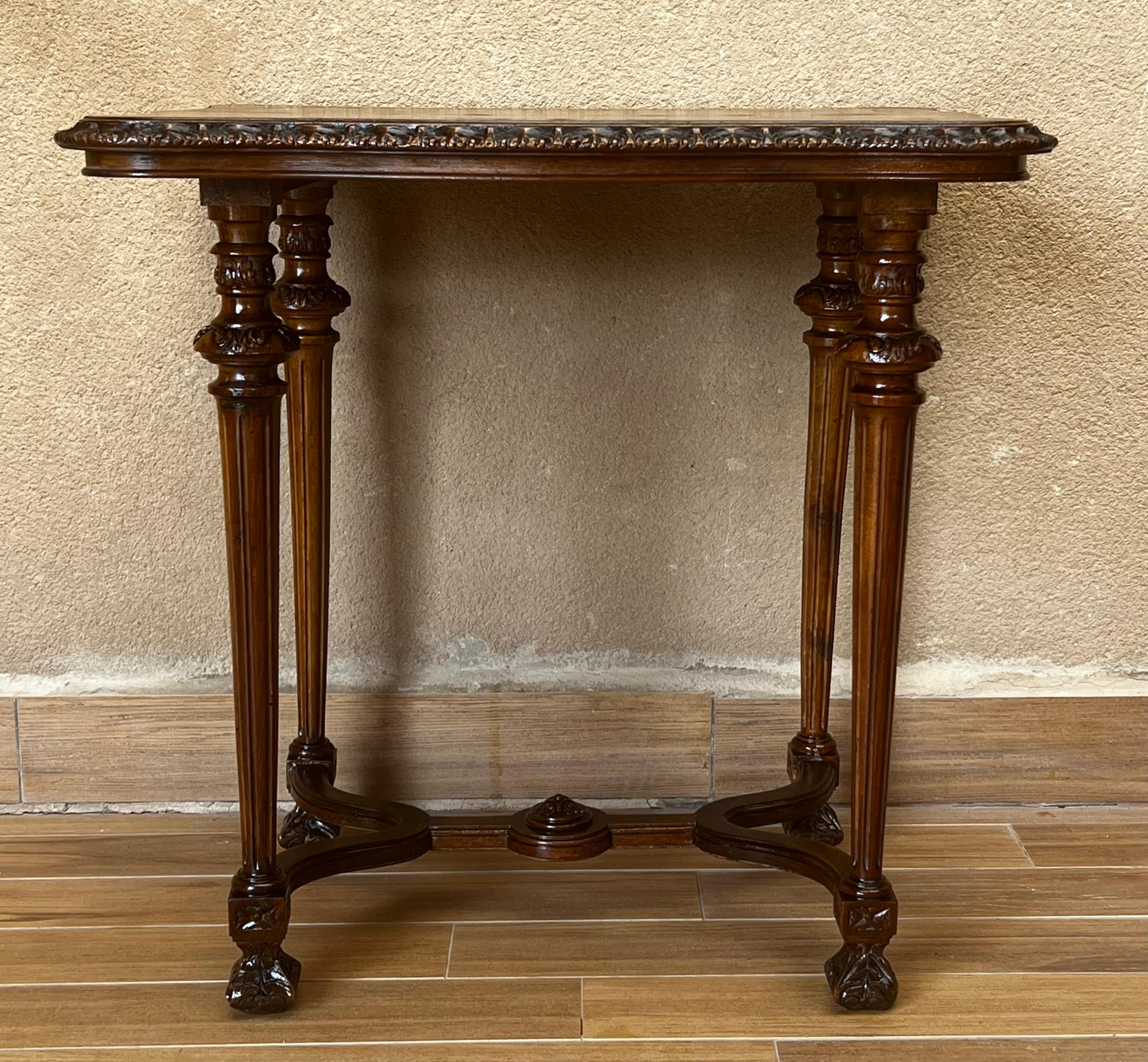 An Italian walnut side table from the 19th century, with carved apron and fluted legs. Created in Spain during the first decade of the 19th century, this walnut side table features a rectangular top with rounded corners, sitting above an apron