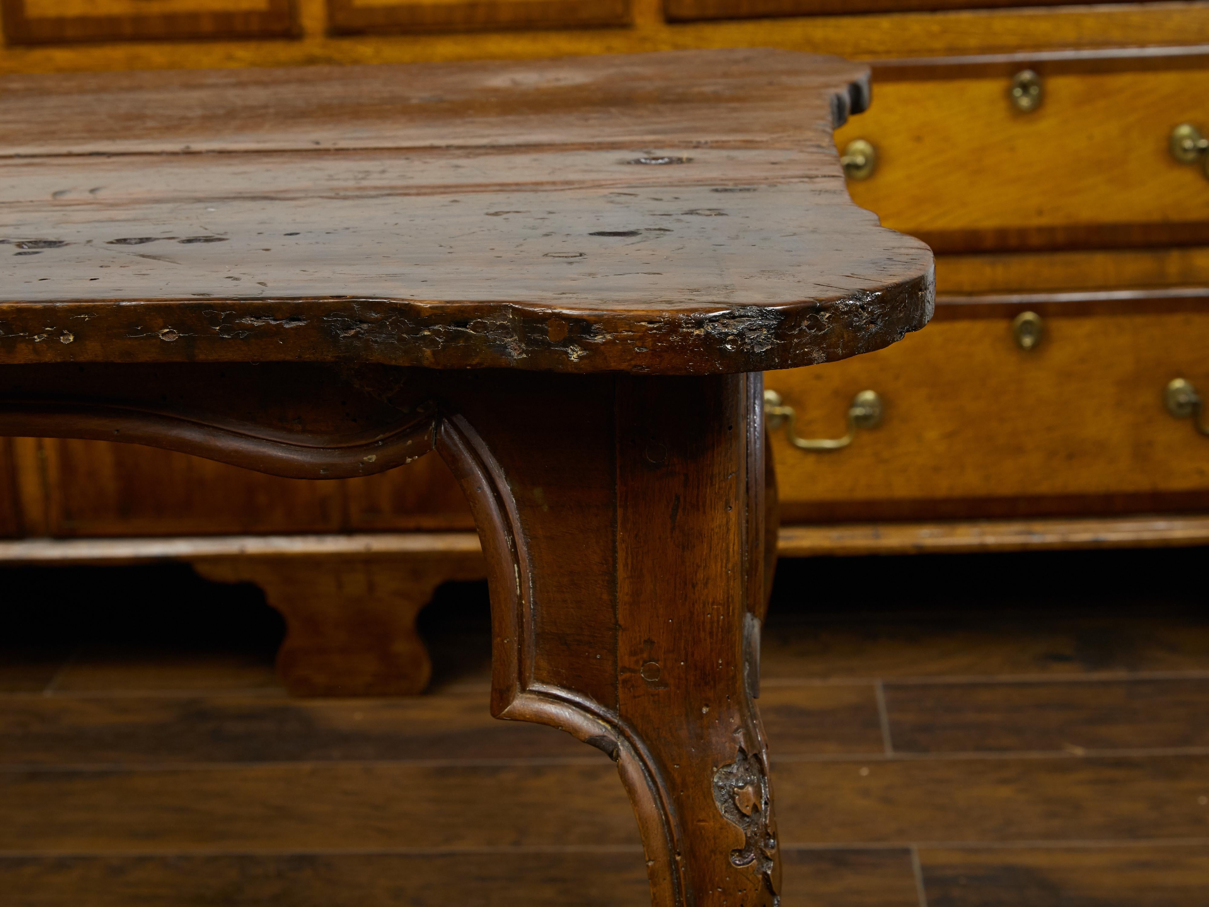 Italian 1800s Walnut Side Table with Carved Apron and Cabriole Legs In Good Condition For Sale In Atlanta, GA