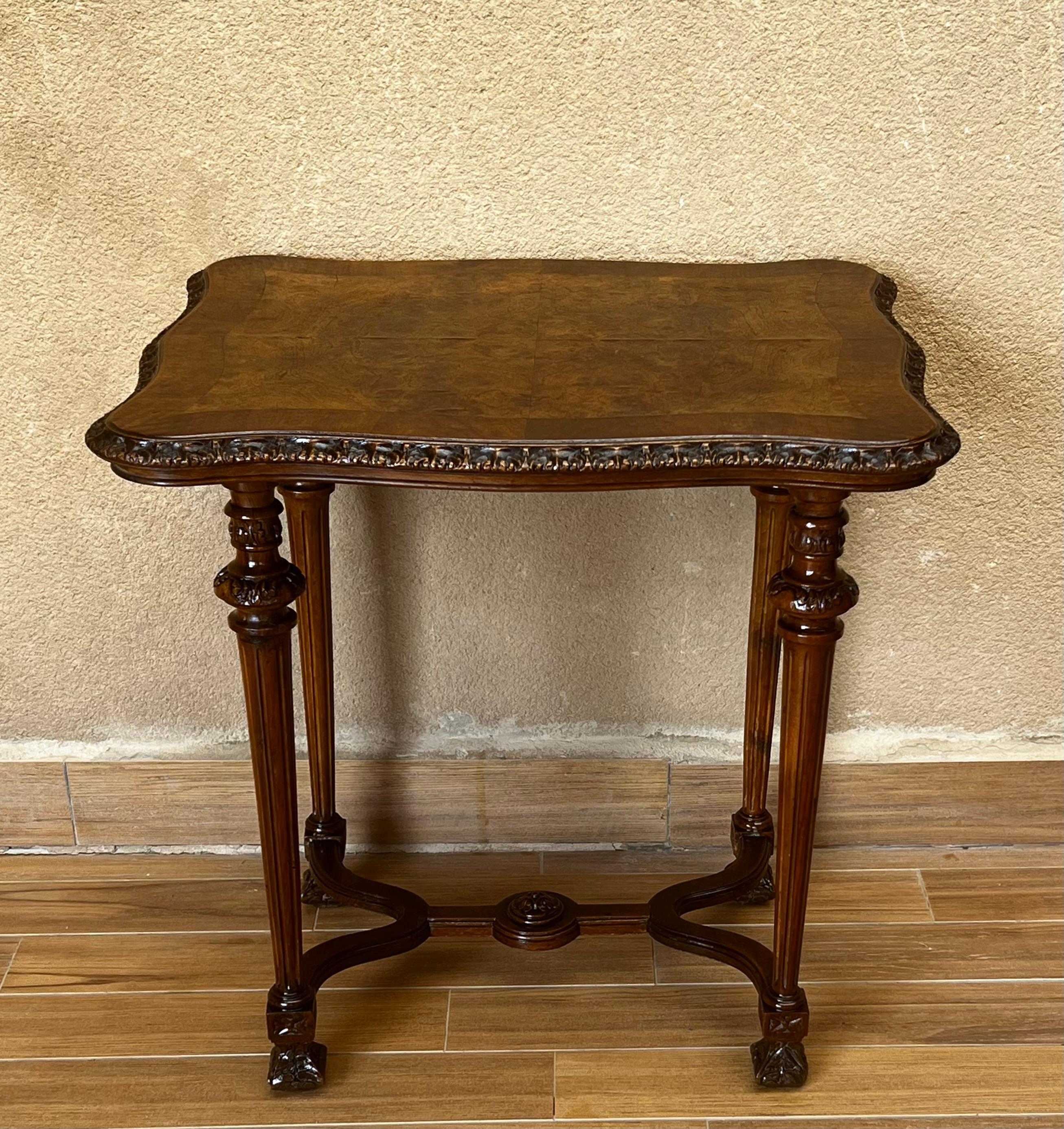 Italian 1800s Walnut Side Table with Carved Apron and Cabriole Legs 2