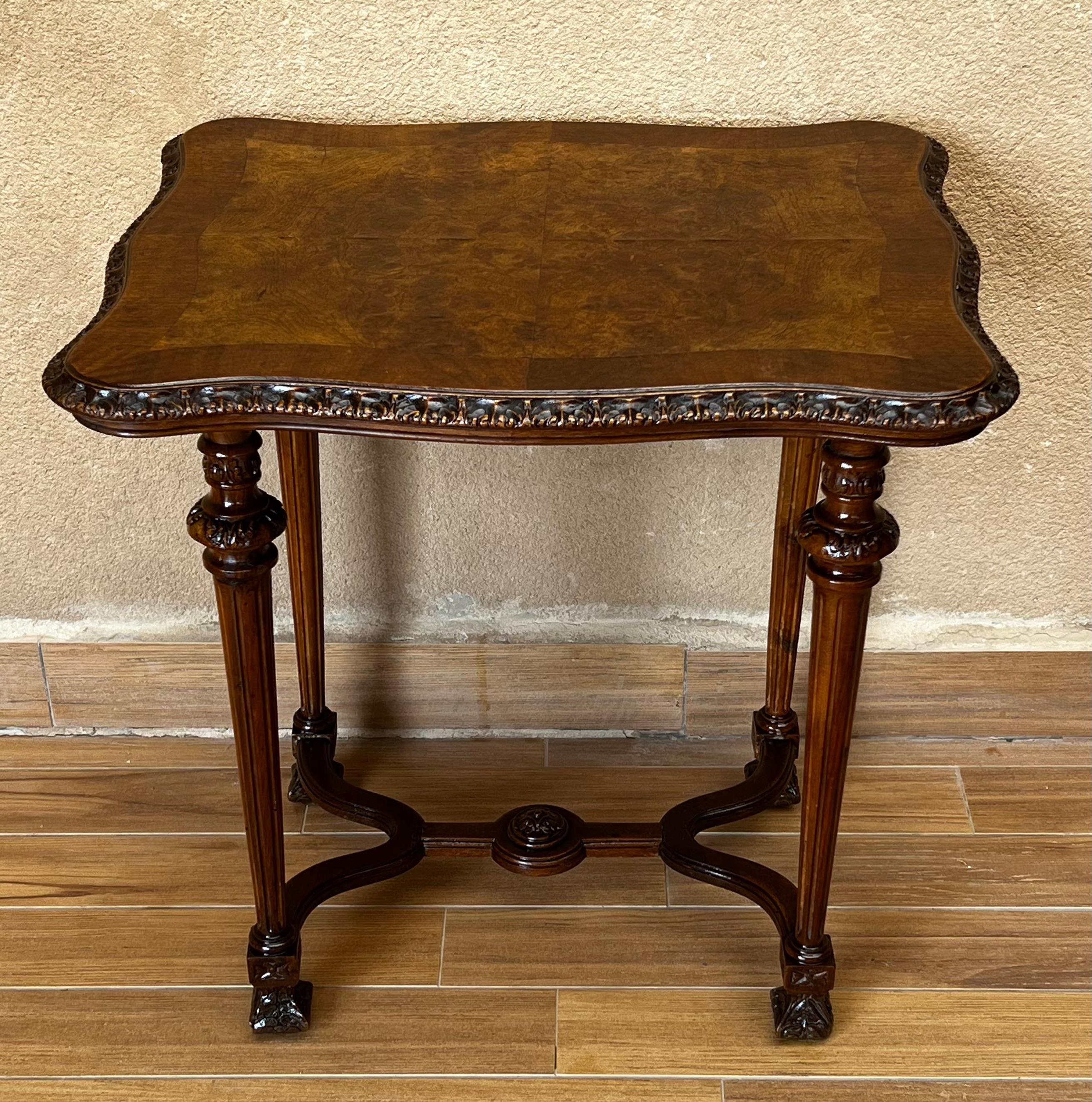 Italian 1800s Walnut Side Table with Carved Apron and Cabriole Legs 3