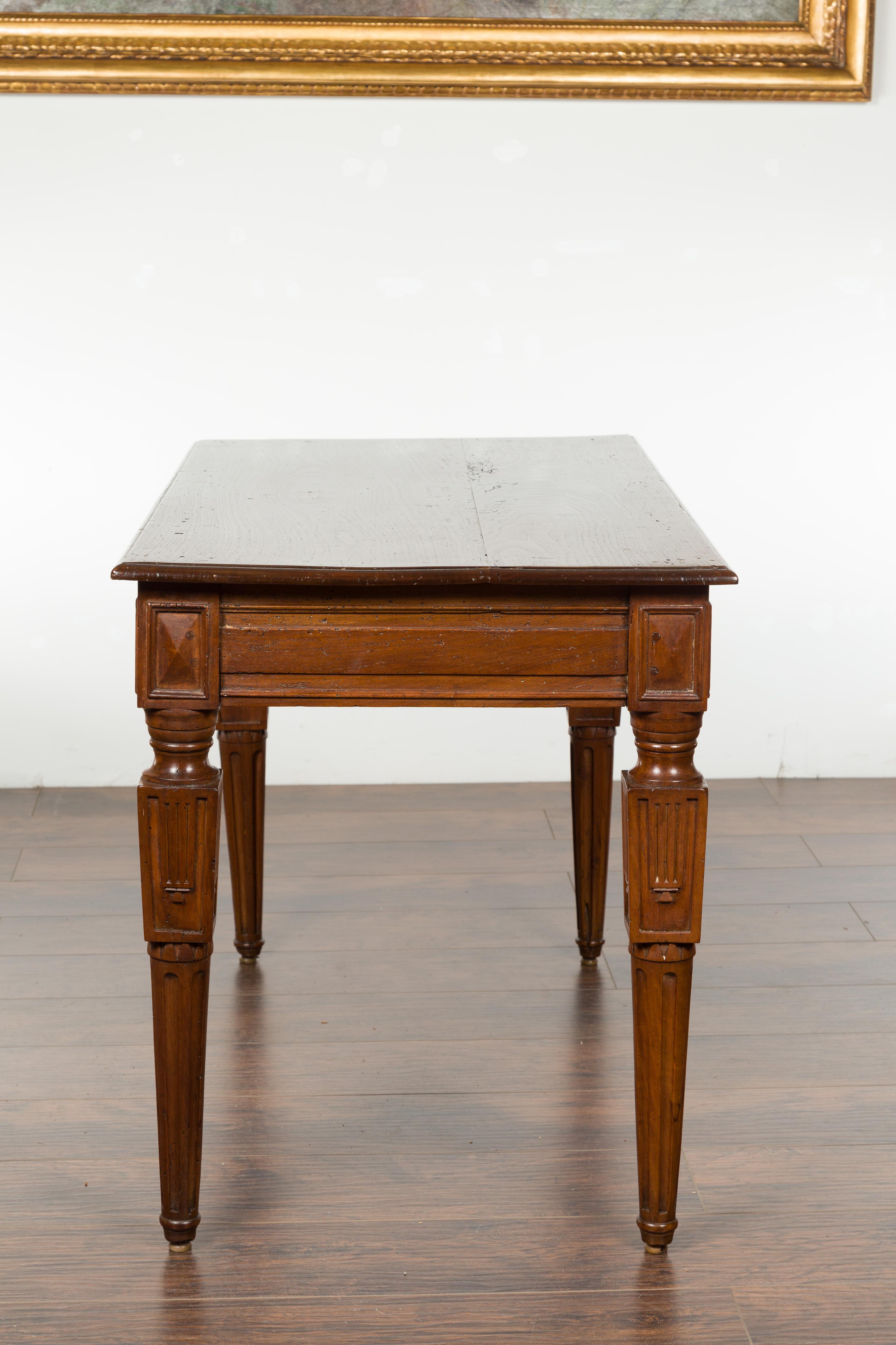 Italian 1800s Walnut Side Table with Carved Fluted Legs and Single Drawer For Sale 5