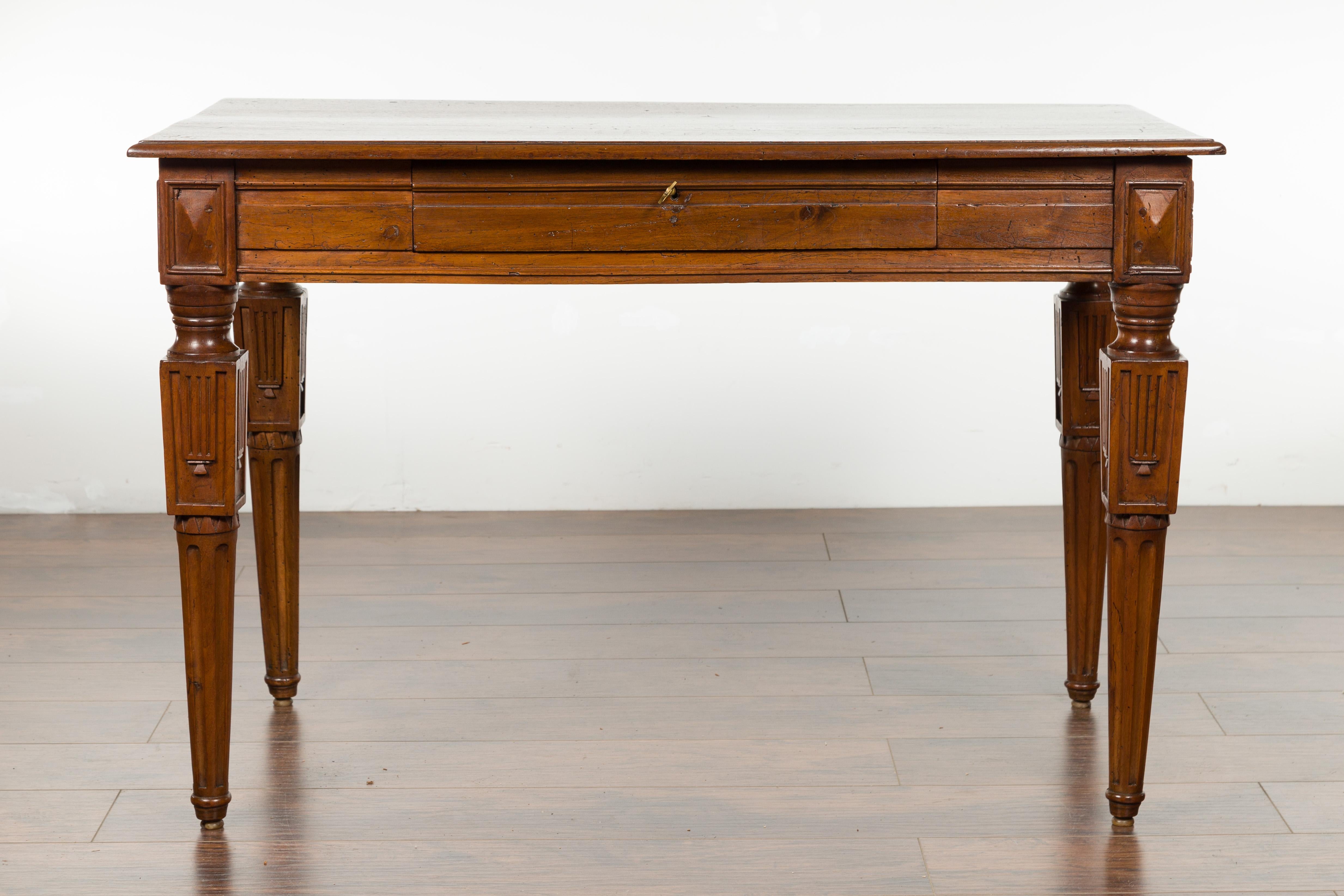 Italian 1800s Walnut Side Table with Carved Fluted Legs and Single Drawer For Sale 7
