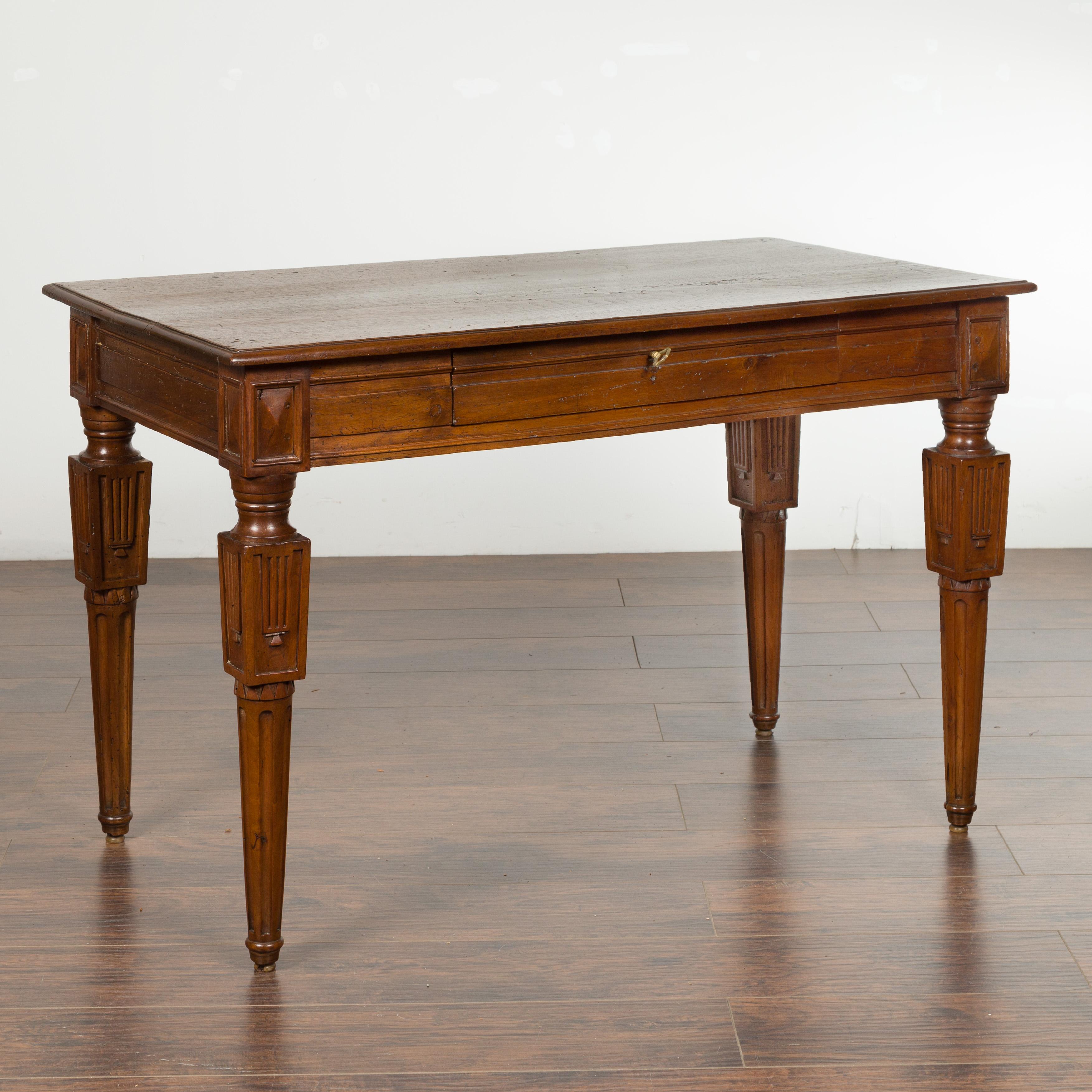 Italian 1800s Walnut Side Table with Carved Fluted Legs and Single Drawer In Good Condition For Sale In Atlanta, GA