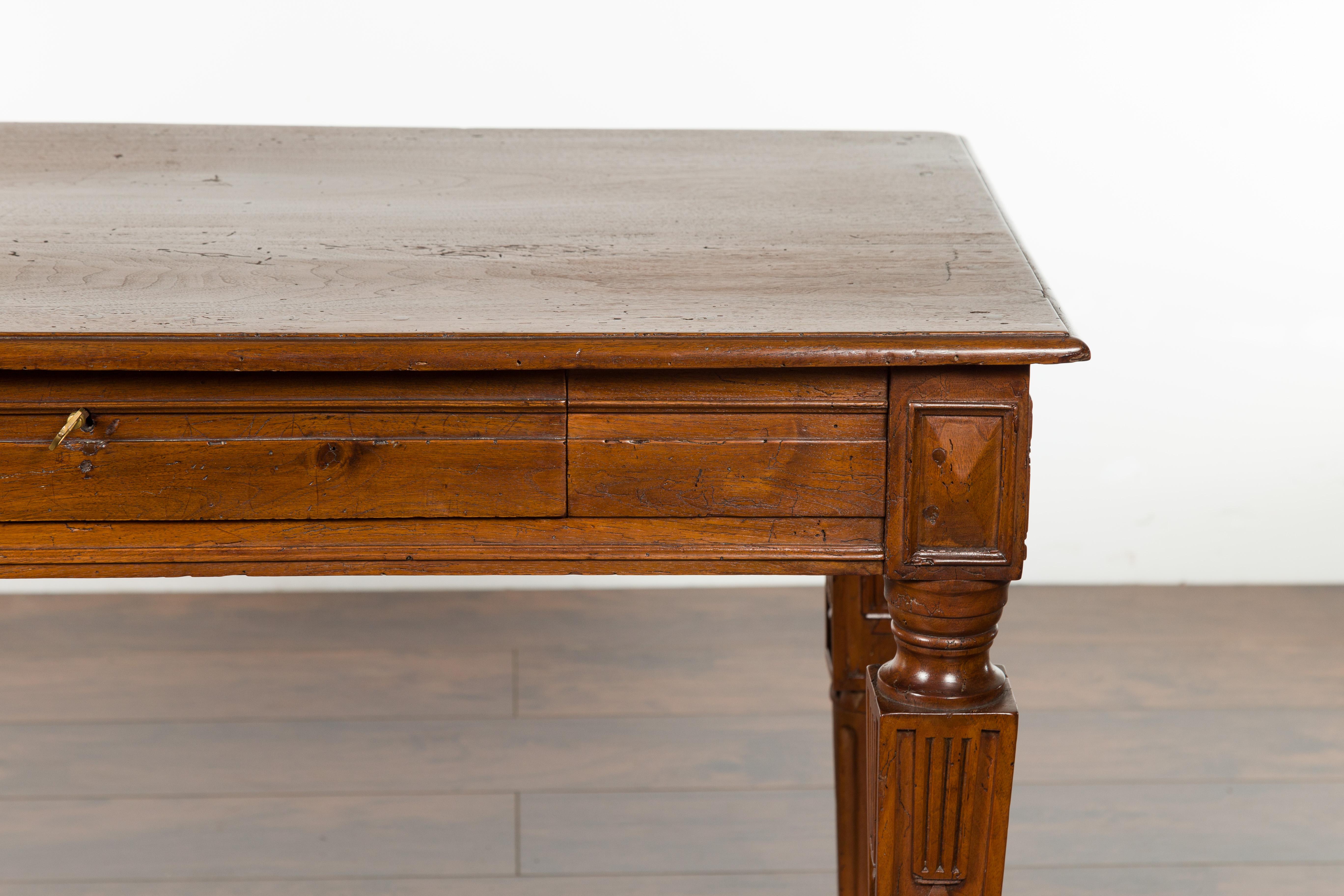 Italian 1800s Walnut Side Table with Carved Fluted Legs and Single Drawer For Sale 1