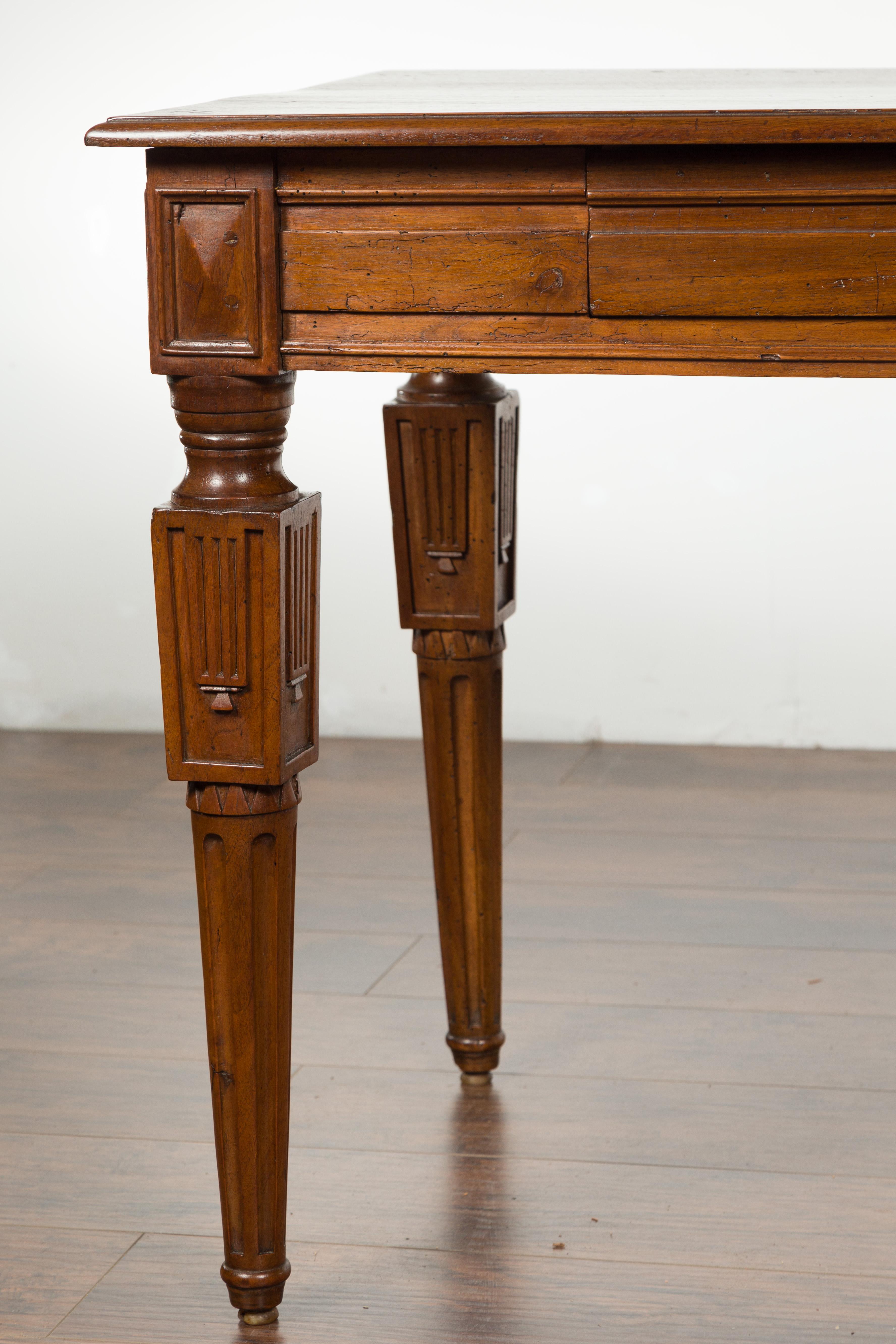 Italian 1800s Walnut Side Table with Carved Fluted Legs and Single Drawer For Sale 2