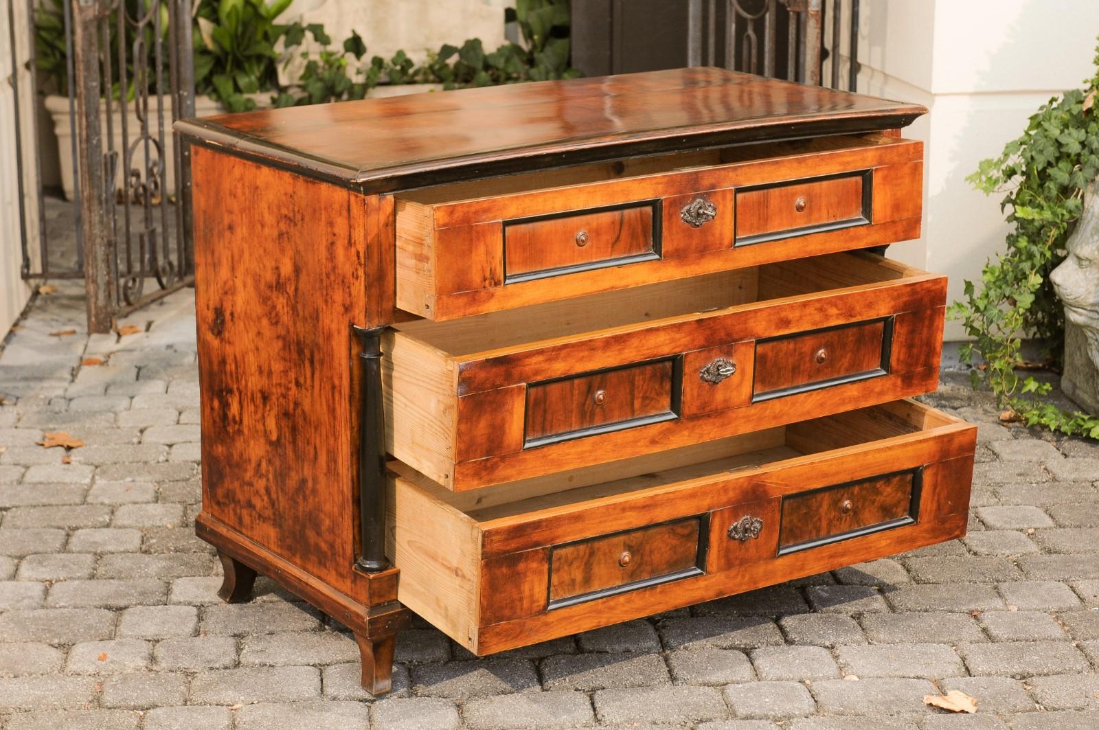 Italian 1820s Empire Period Walnut Three-Drawer Commode with Ebonized Columns 1