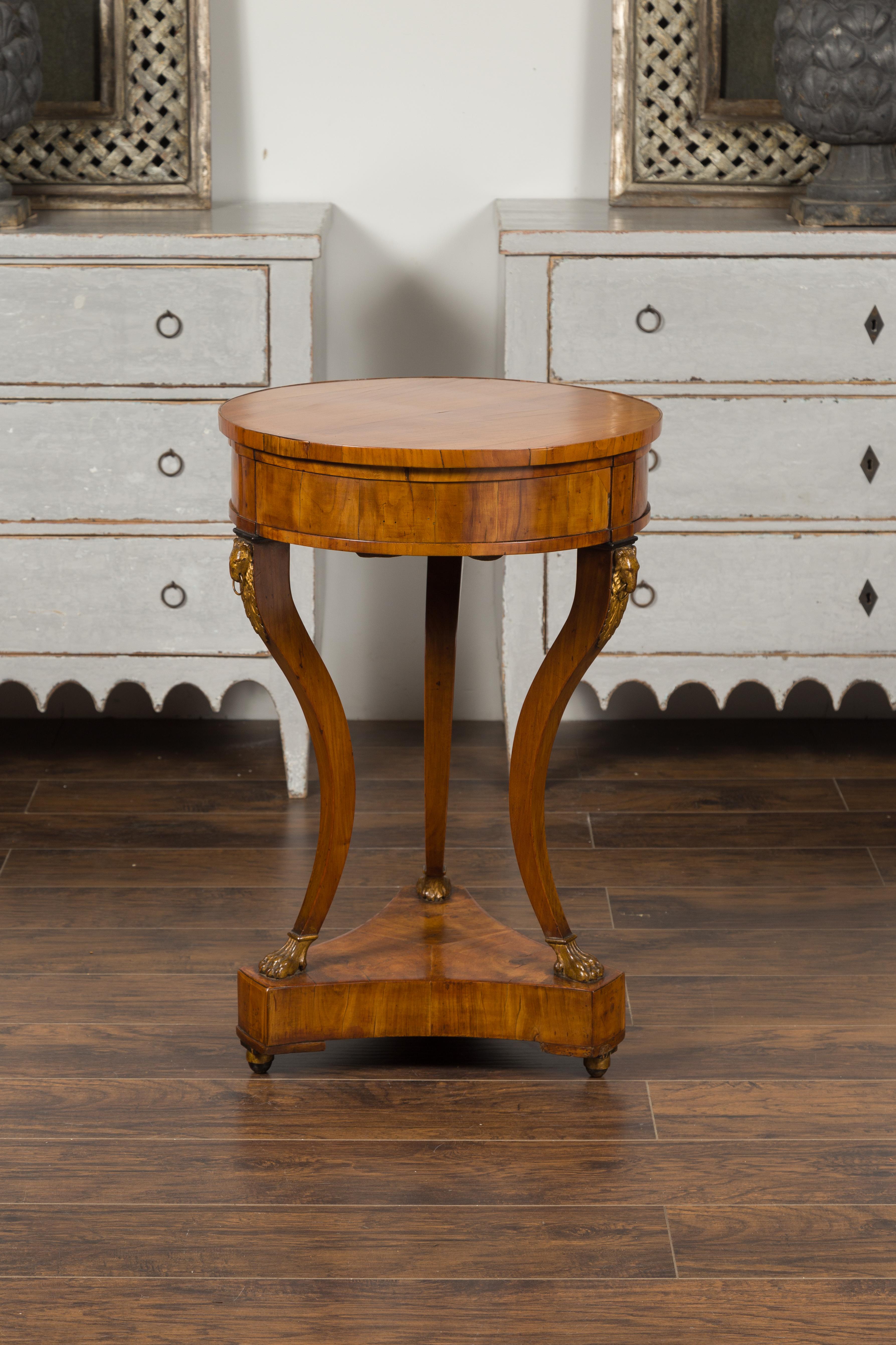 Italian 1820s Empire Walnut Guéridon Table with Three Drawers and Rams' Heads For Sale 5