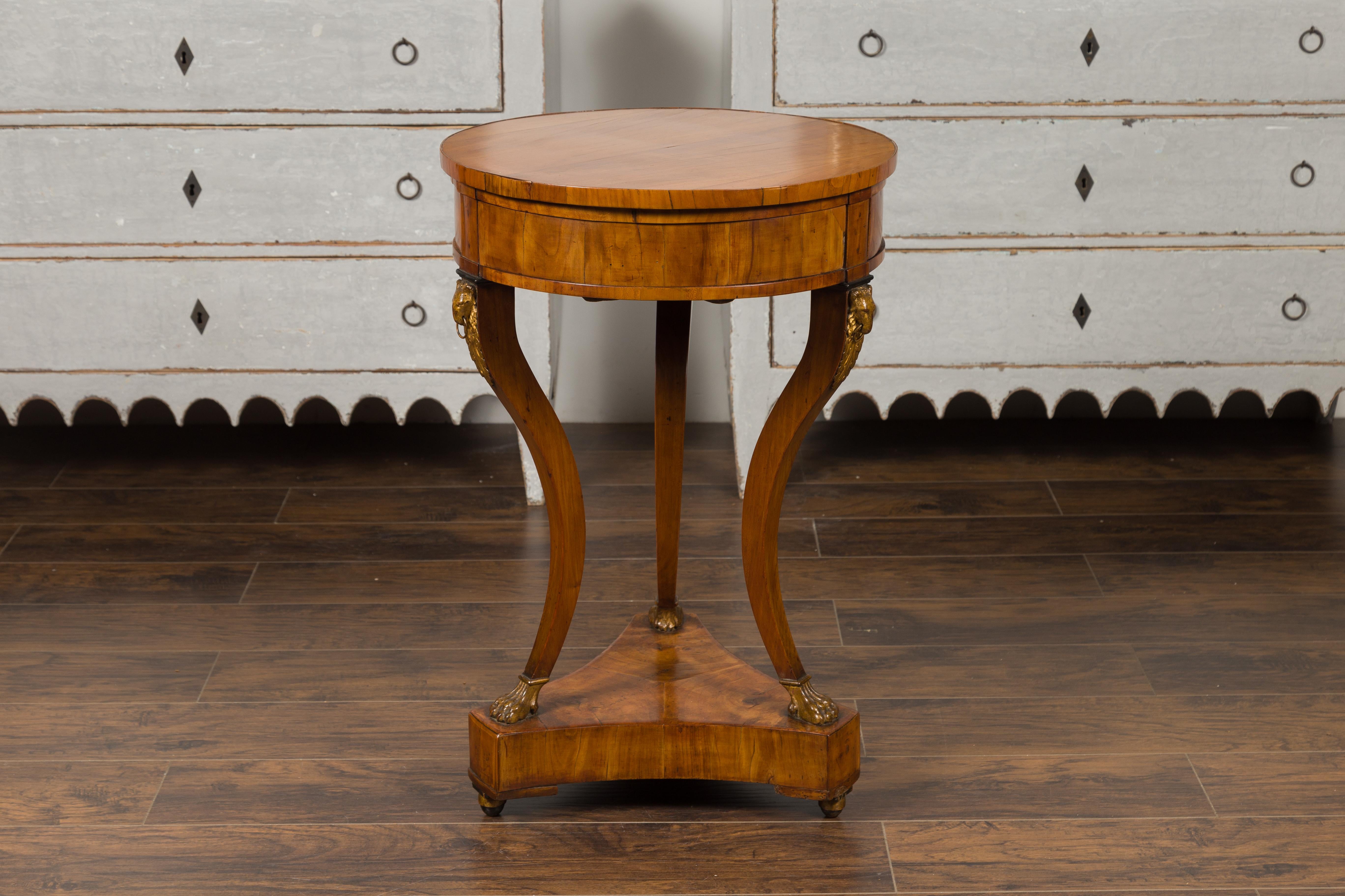 Italian 1820s Empire Walnut Guéridon Table with Three Drawers and Rams' Heads 11