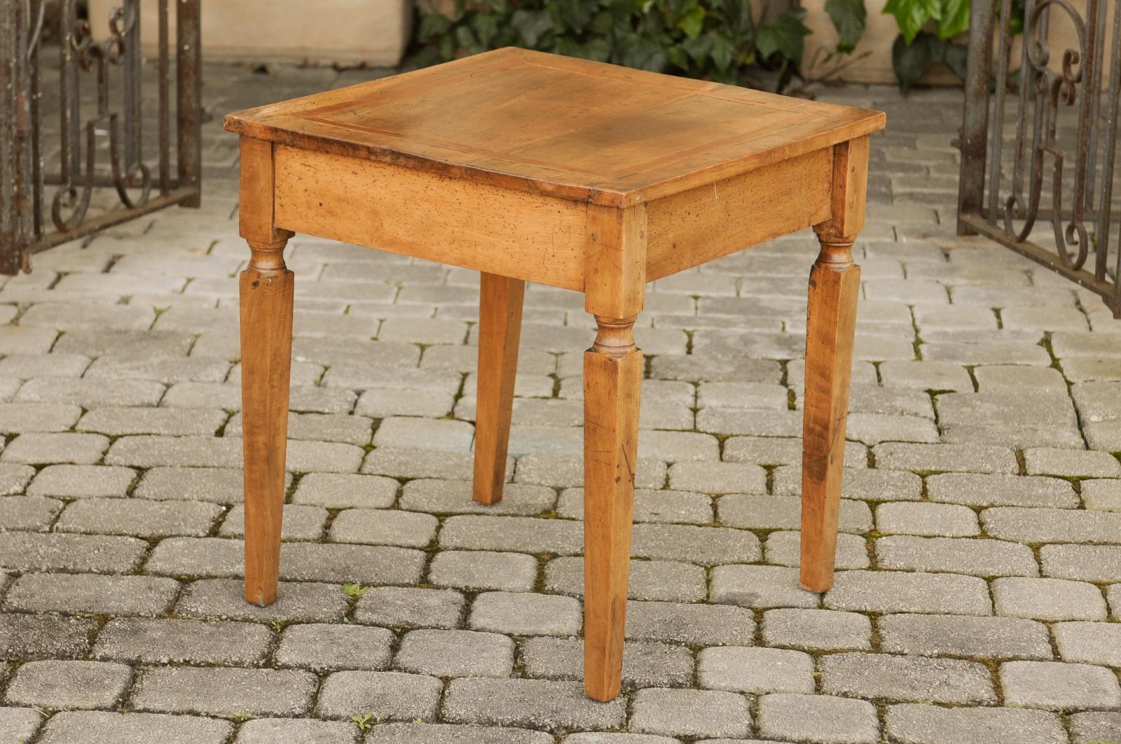 Italian 1820s Neoclassical Walnut Side Table with Large Banding and Tapered Legs For Sale 5