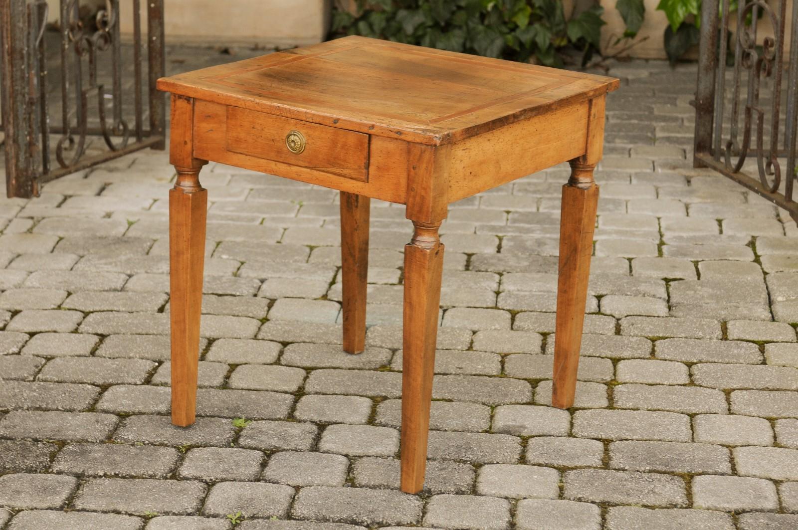 Italian 1820s Neoclassical Walnut Side Table with Large Banding and Tapered Legs For Sale 6