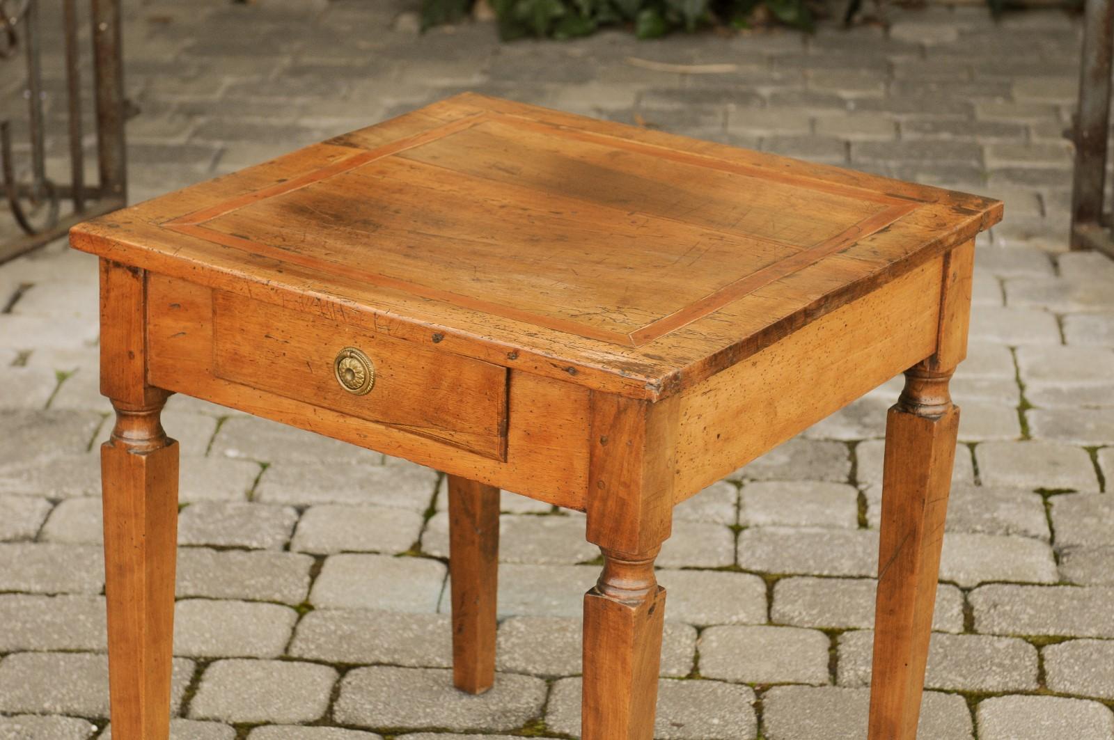Italian 1820s Neoclassical Walnut Side Table with Large Banding and Tapered Legs For Sale 7