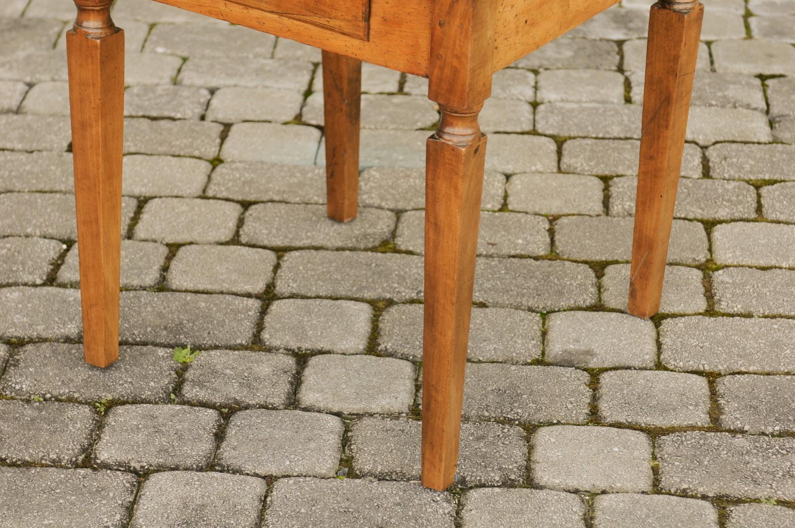 Italian 1820s Neoclassical Walnut Side Table with Large Banding and Tapered Legs For Sale 8