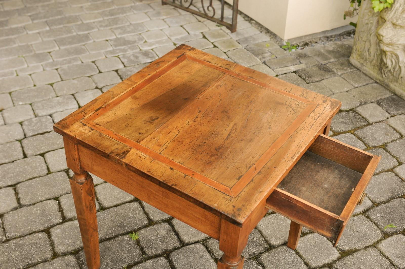 Italian 1820s Neoclassical Walnut Side Table with Large Banding and Tapered Legs For Sale 2