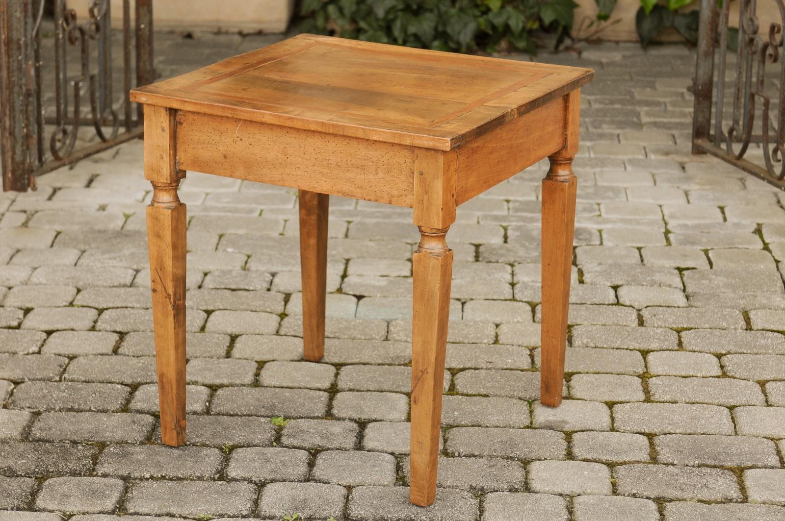 Italian 1820s Neoclassical Walnut Side Table with Large Banding and Tapered Legs For Sale 4