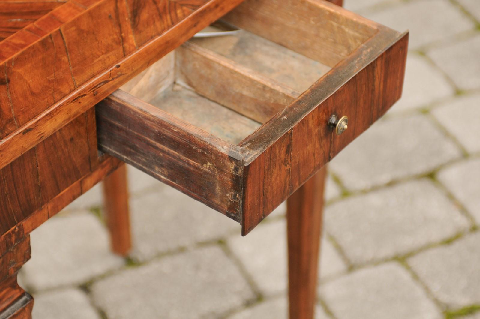 Italian 1820s Neoclassical Walnut Veneered Side Table with Tapered Legs 9