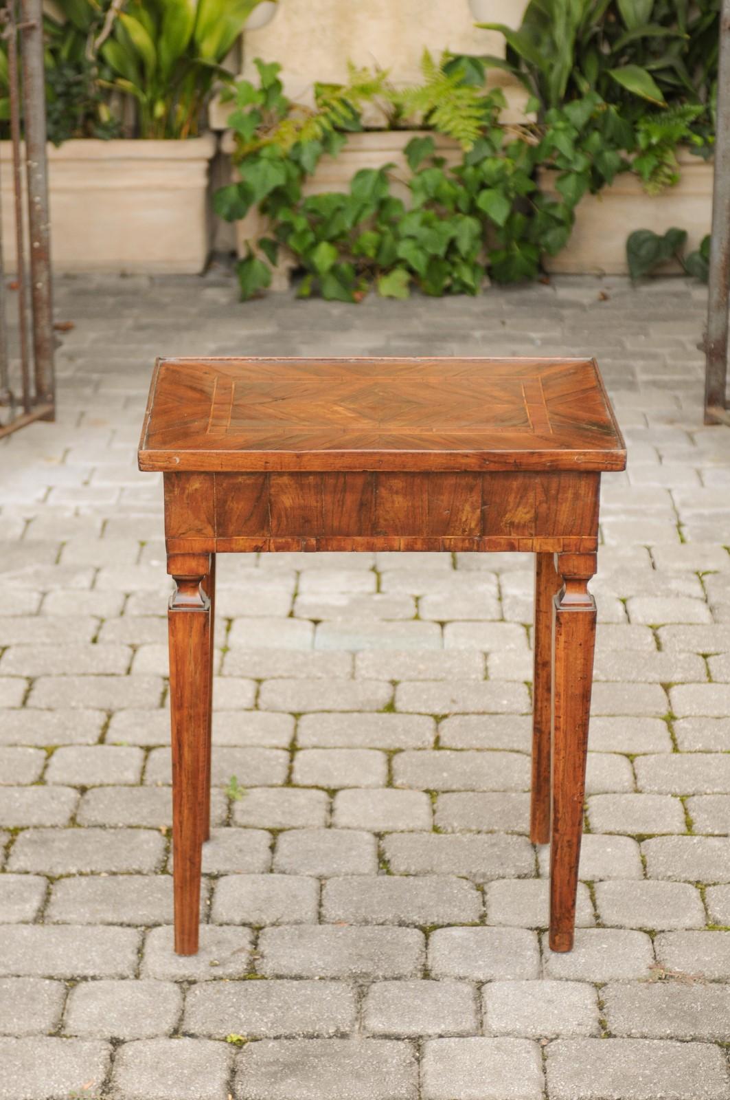 Italian 1820s Neoclassical Walnut Veneered Side Table with Tapered Legs In Good Condition In Atlanta, GA