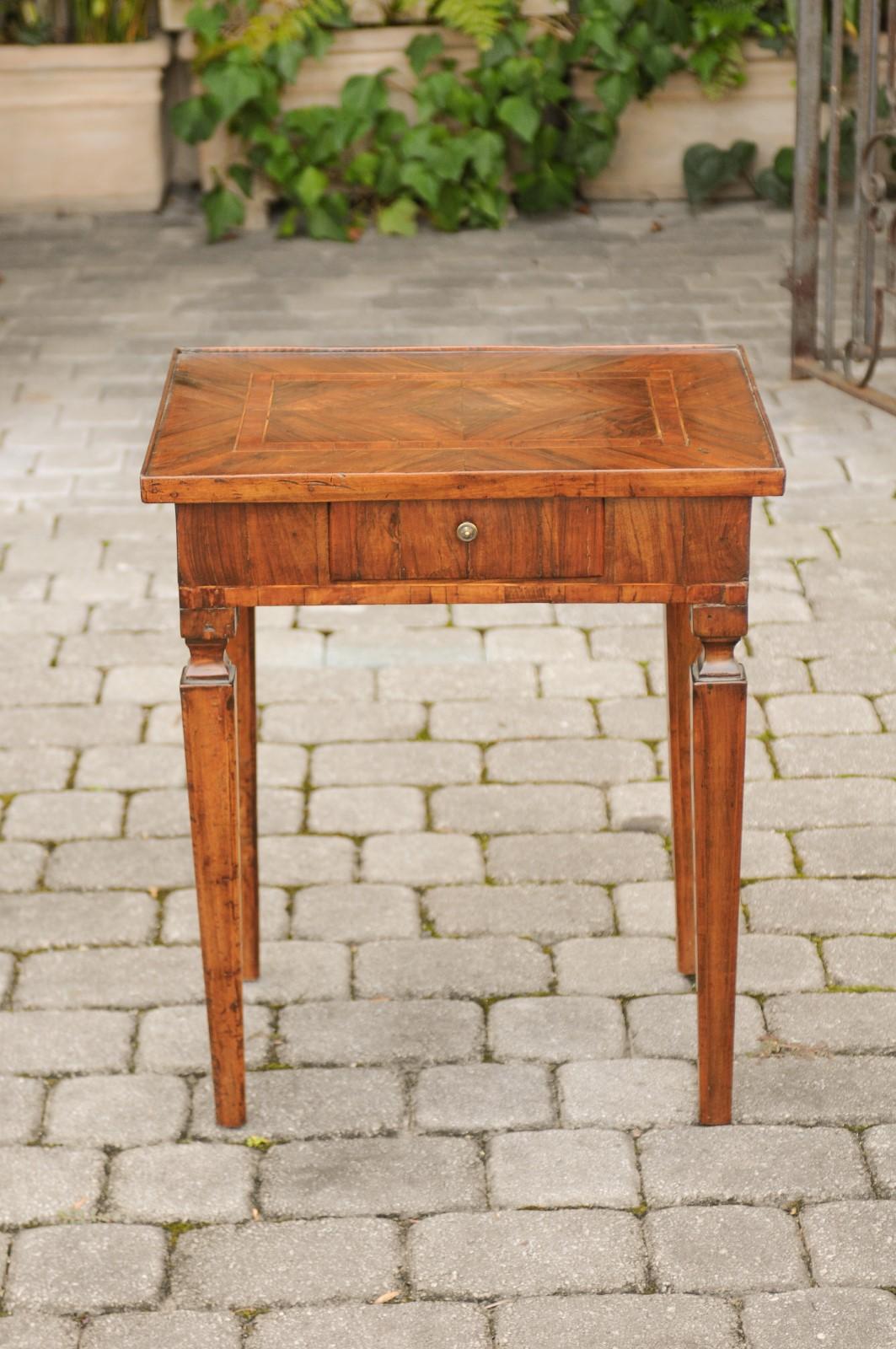 Italian 1820s Neoclassical Walnut Veneered Side Table with Tapered Legs 1