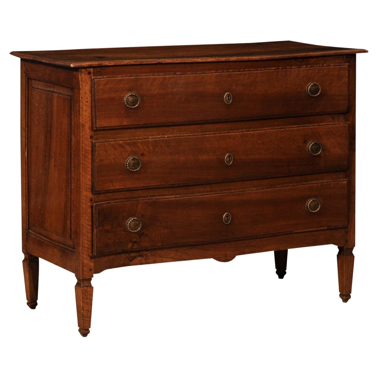 Italian 1820s Serpentine Front Walnut Commode with Three Drawers