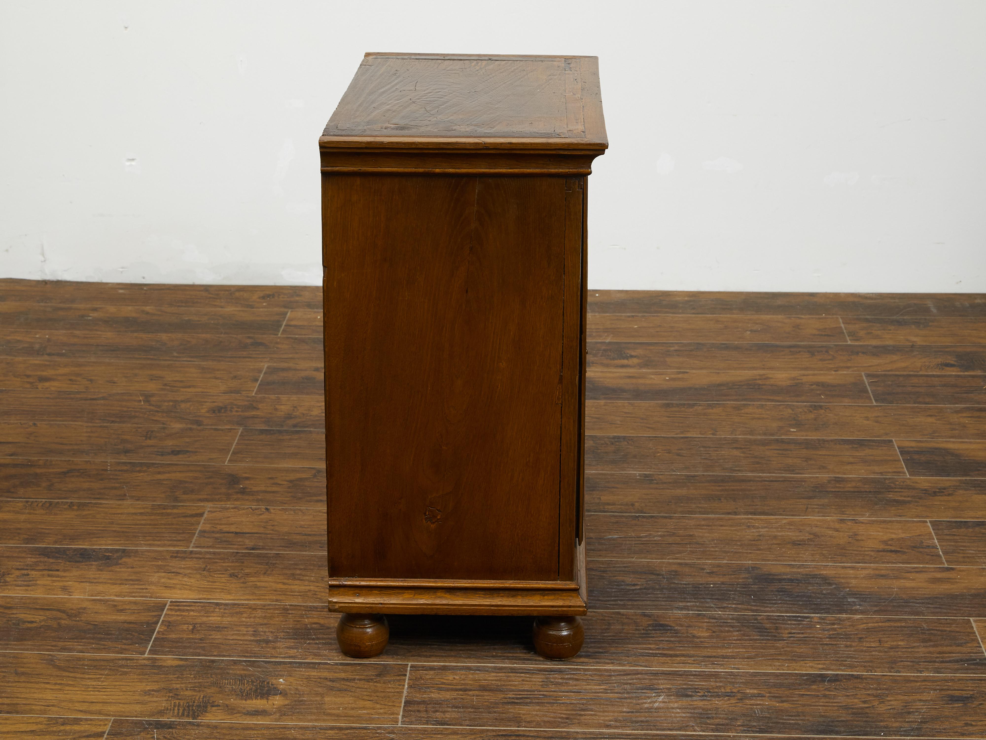 Italian 1820s Small Oak Cabinet with Single Door and Geometric Carved Motif For Sale 3