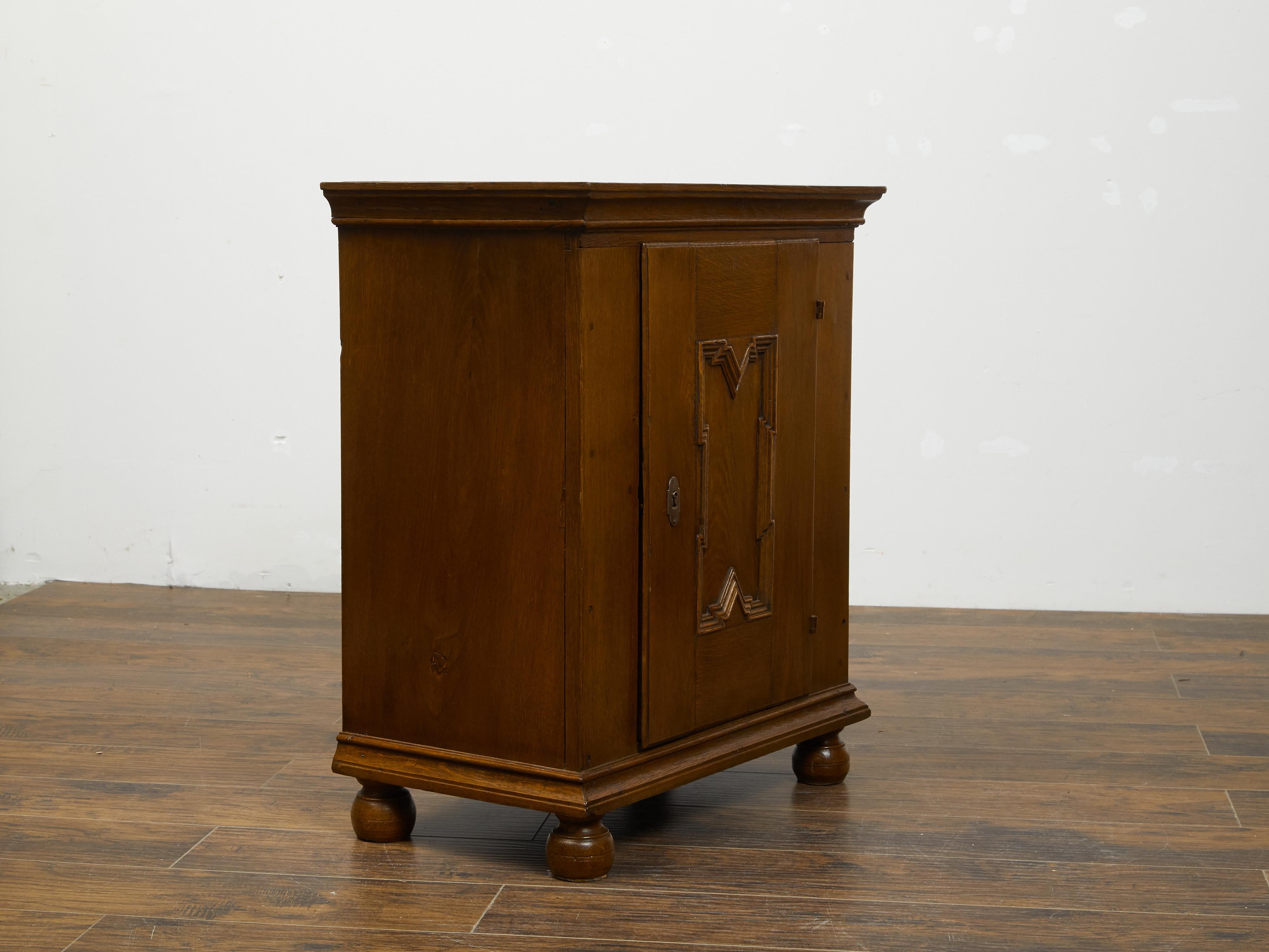 Italian 1820s Small Oak Cabinet with Single Door and Geometric Carved Motif For Sale 4