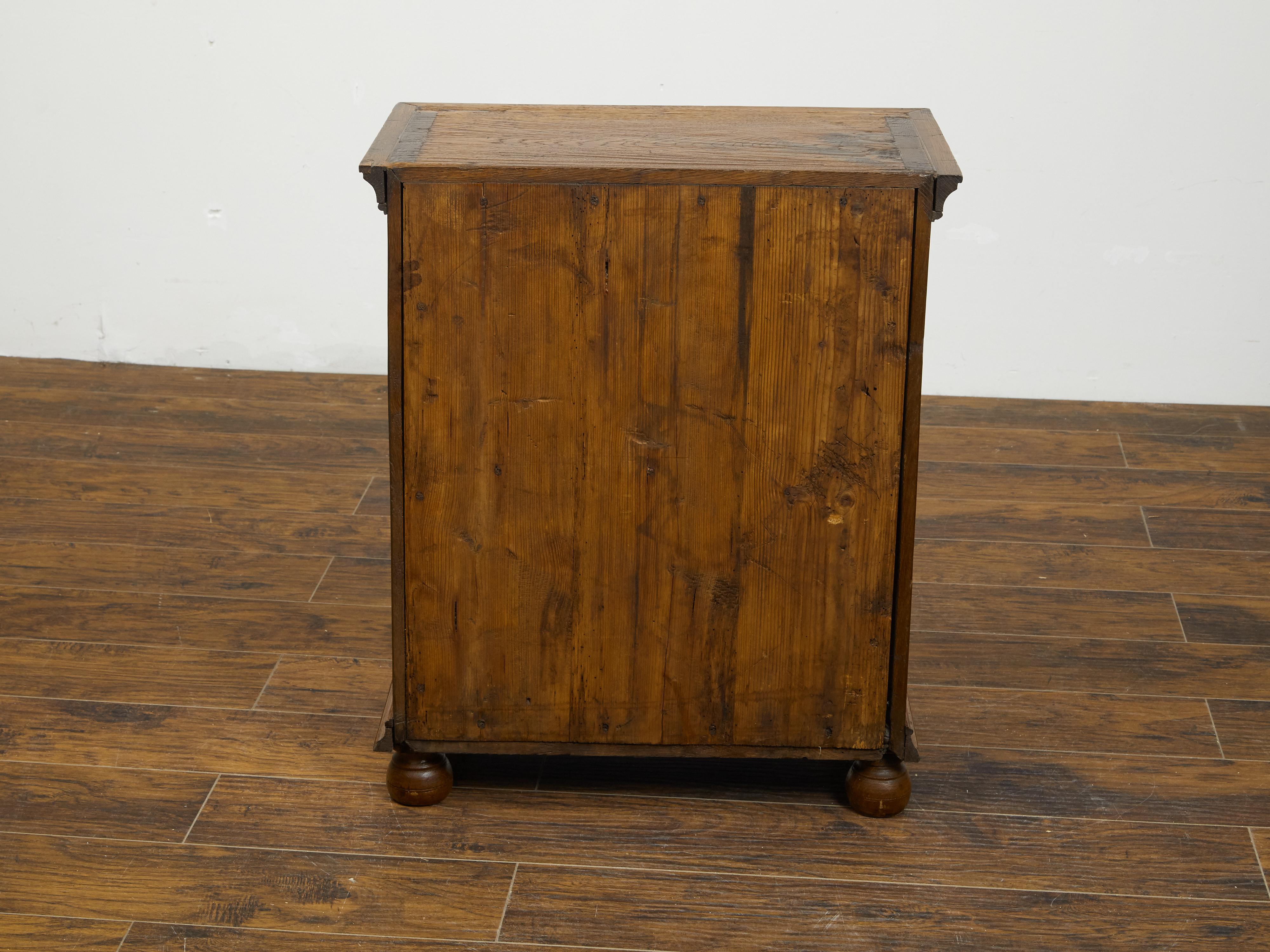 Italian 1820s Small Oak Cabinet with Single Door and Geometric Carved Motif For Sale 2