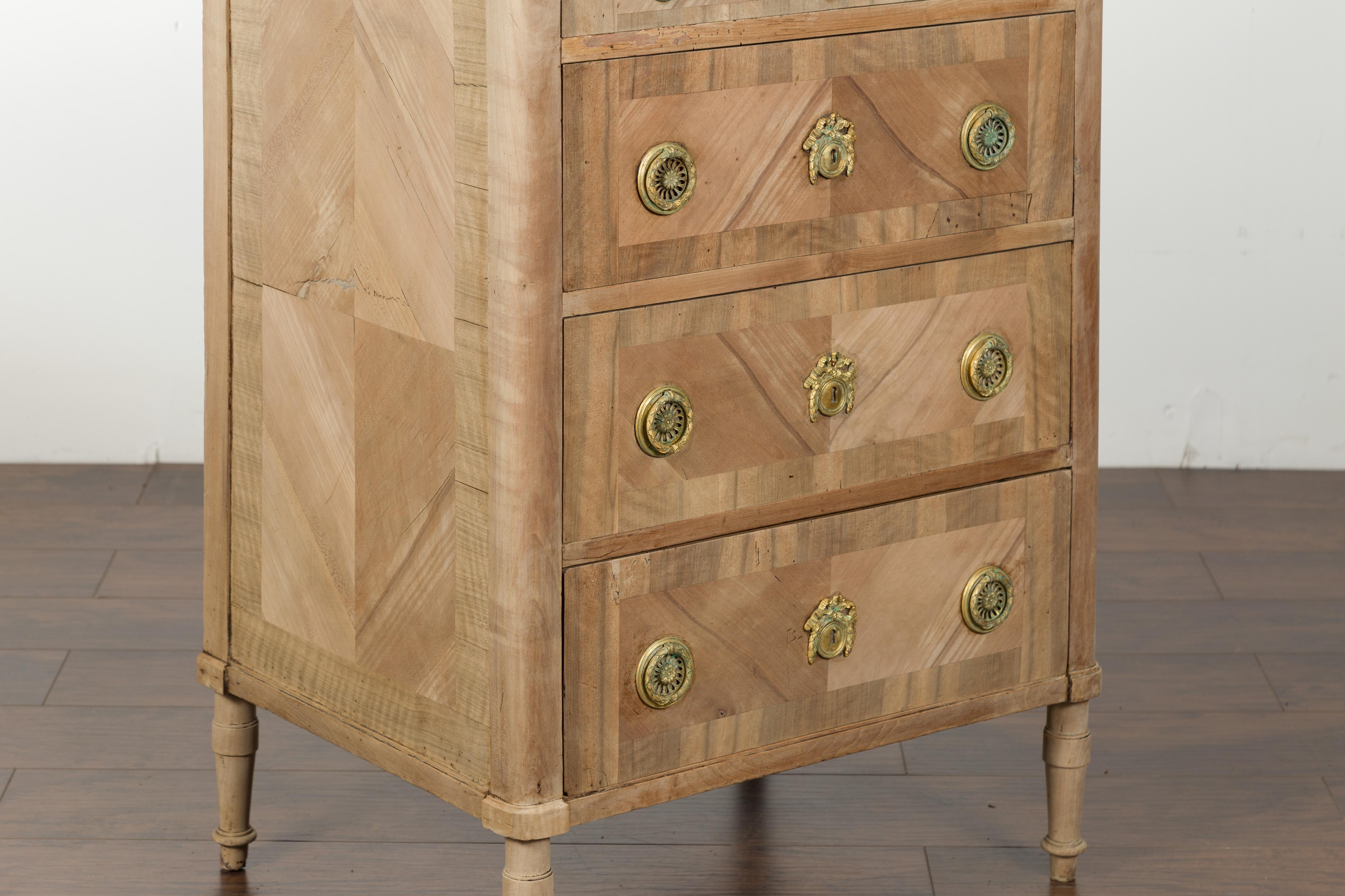 Italian 1820s Tall Bleached Walnut Four-Drawer Commode with Butterfly Veneer 8