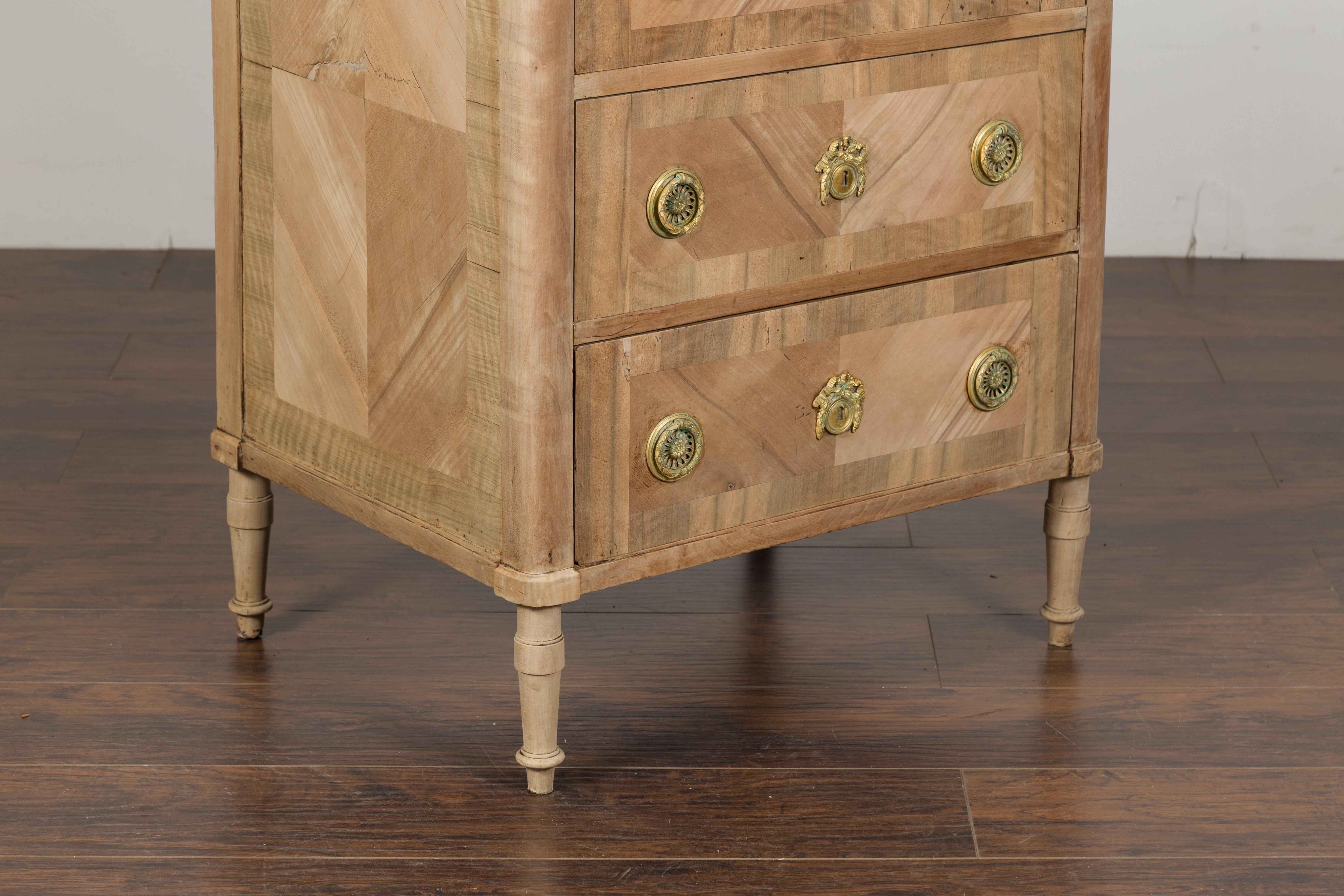 Italian 1820s Tall Bleached Walnut Four-Drawer Commode with Butterfly Veneer 9