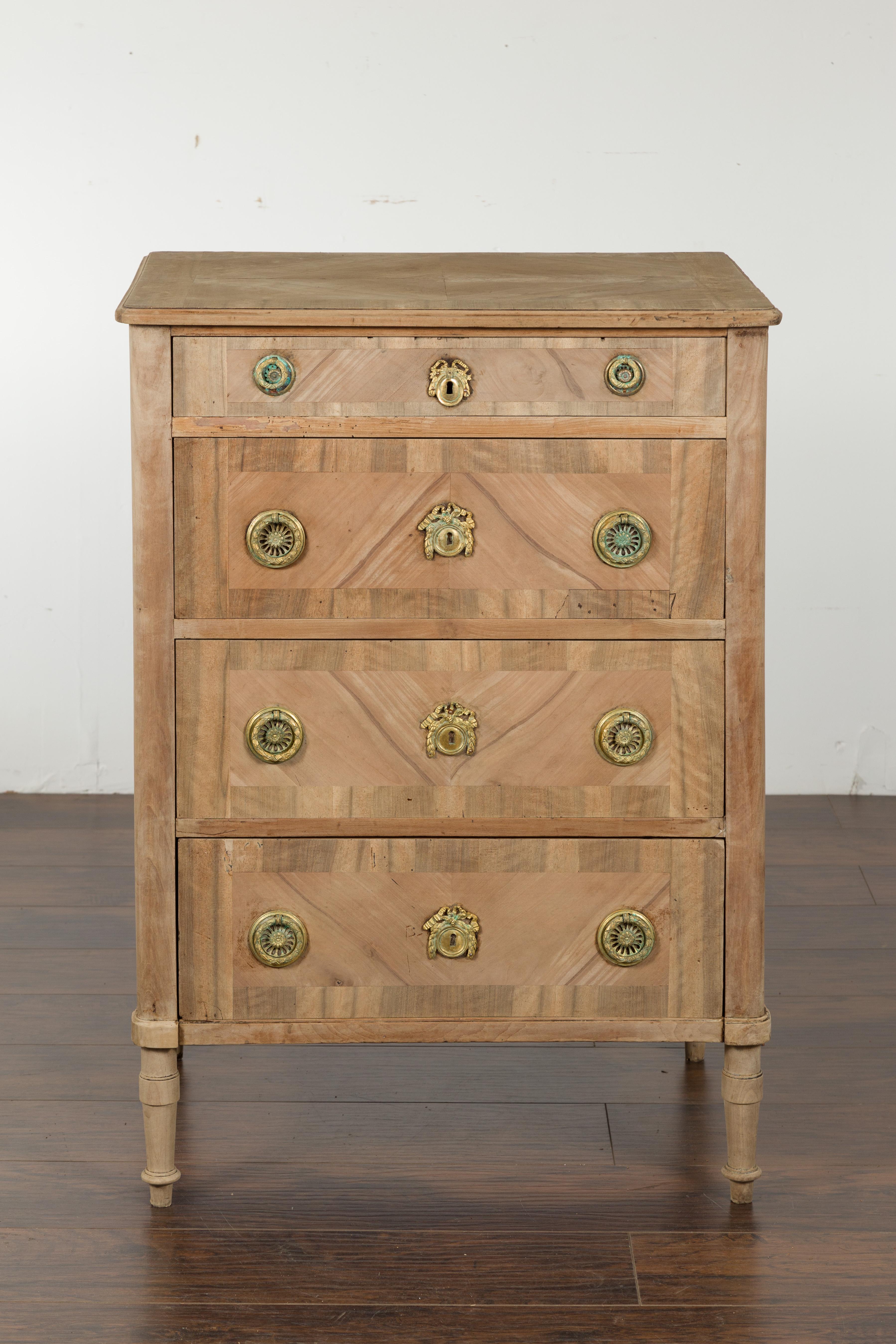 Italian 1820s Tall Bleached Walnut Four-Drawer Commode with Butterfly Veneer In Good Condition In Atlanta, GA