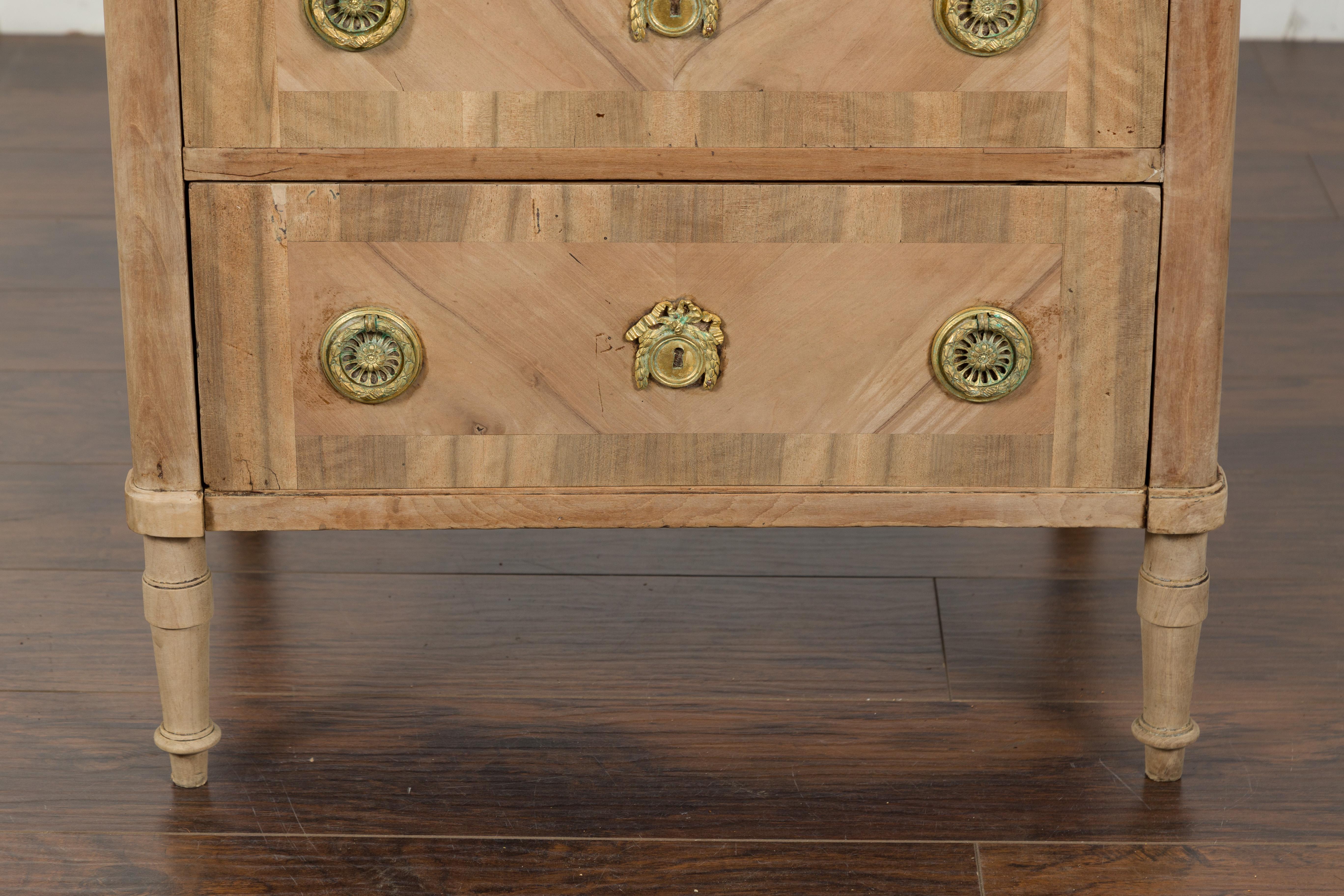 Italian 1820s Tall Bleached Walnut Four-Drawer Commode with Butterfly Veneer 4