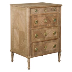 Italian 1820s Tall Bleached Walnut Four-Drawer Commode with Butterfly Veneer