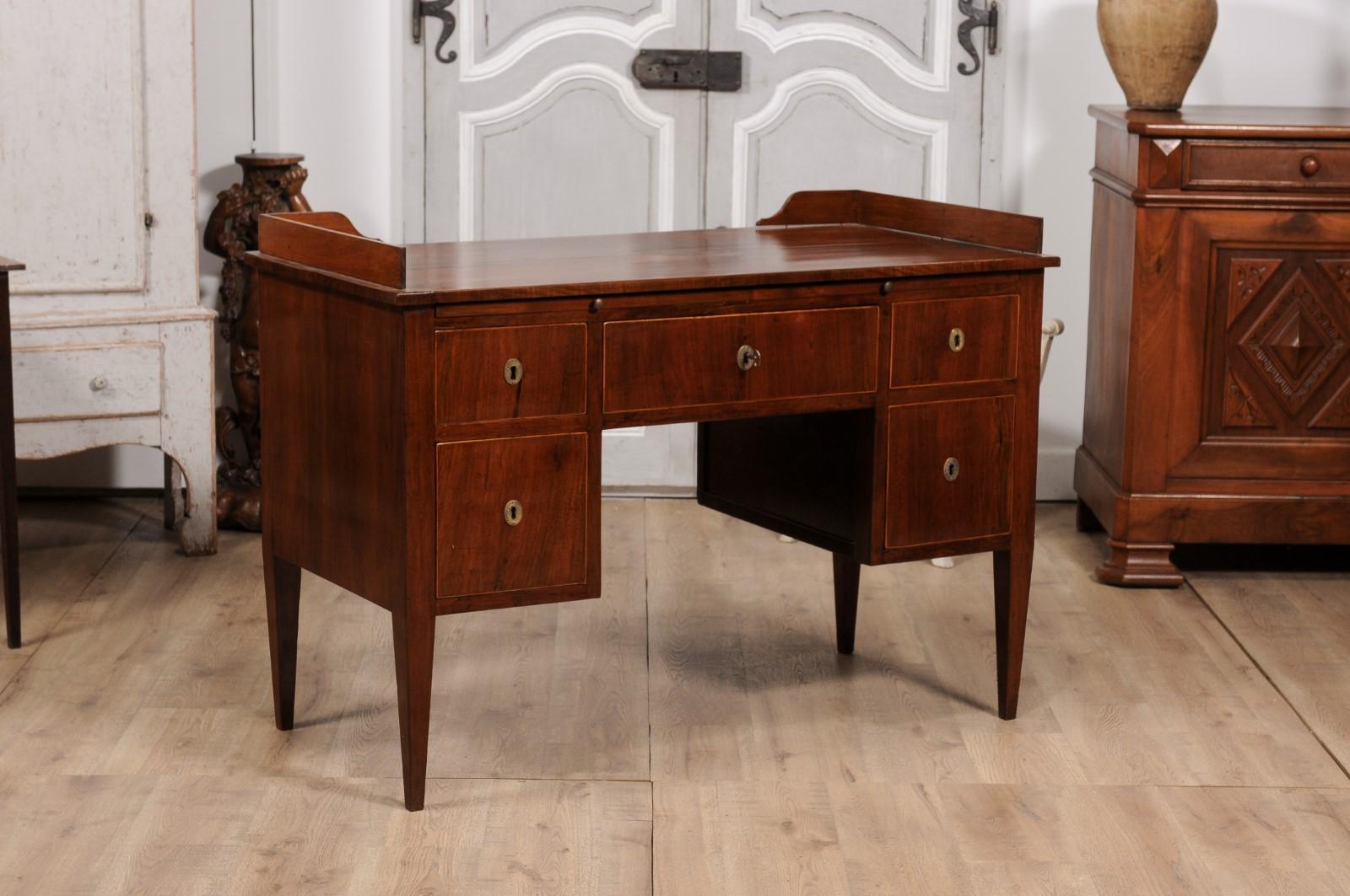 Italian 1820s Walnut and Mahogany Desk with Five Drawers, Pull-out and Banding In Good Condition For Sale In Atlanta, GA