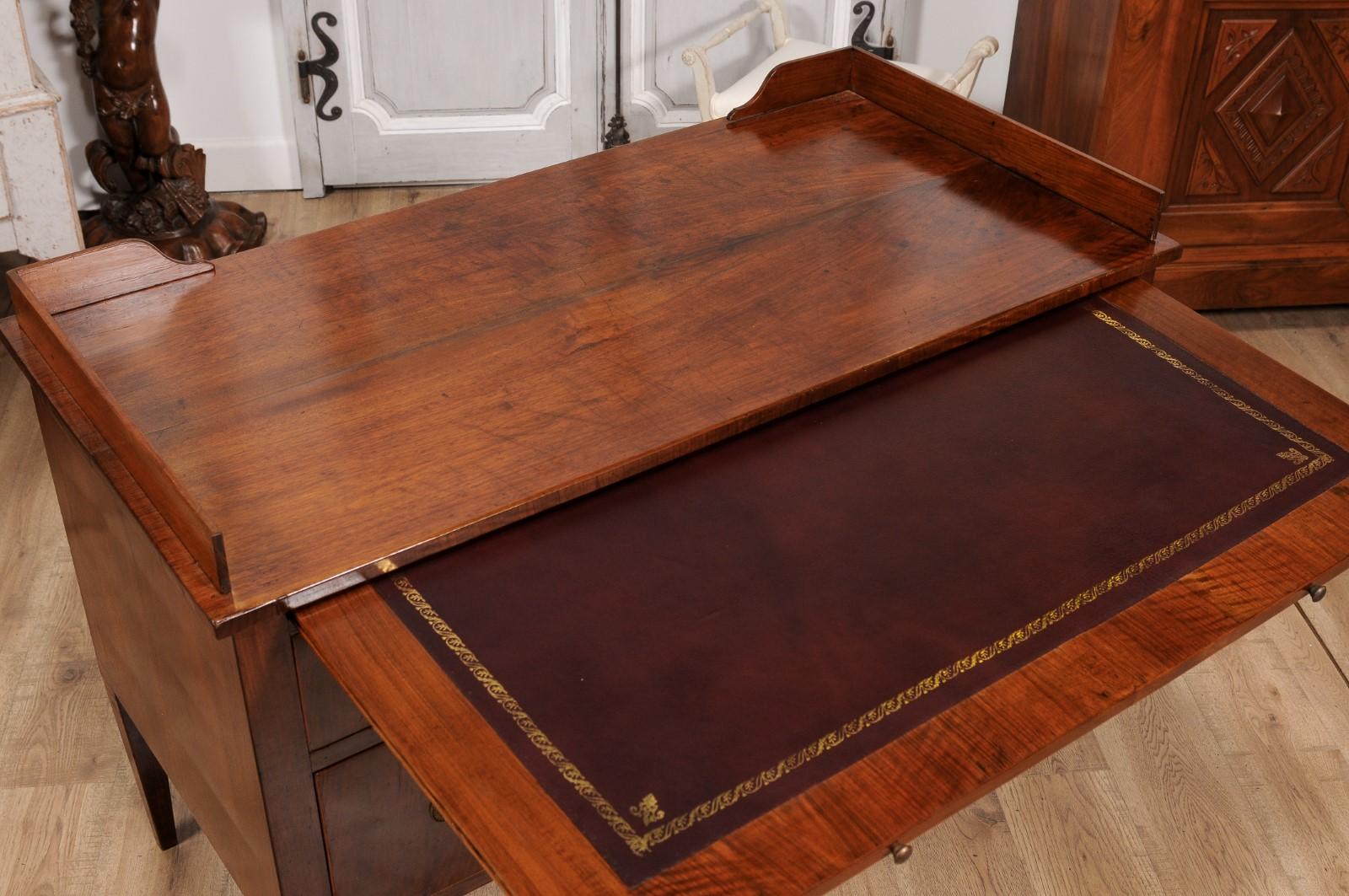 Leather Italian 1820s Walnut and Mahogany Desk with Five Drawers, Pull-out and Banding For Sale