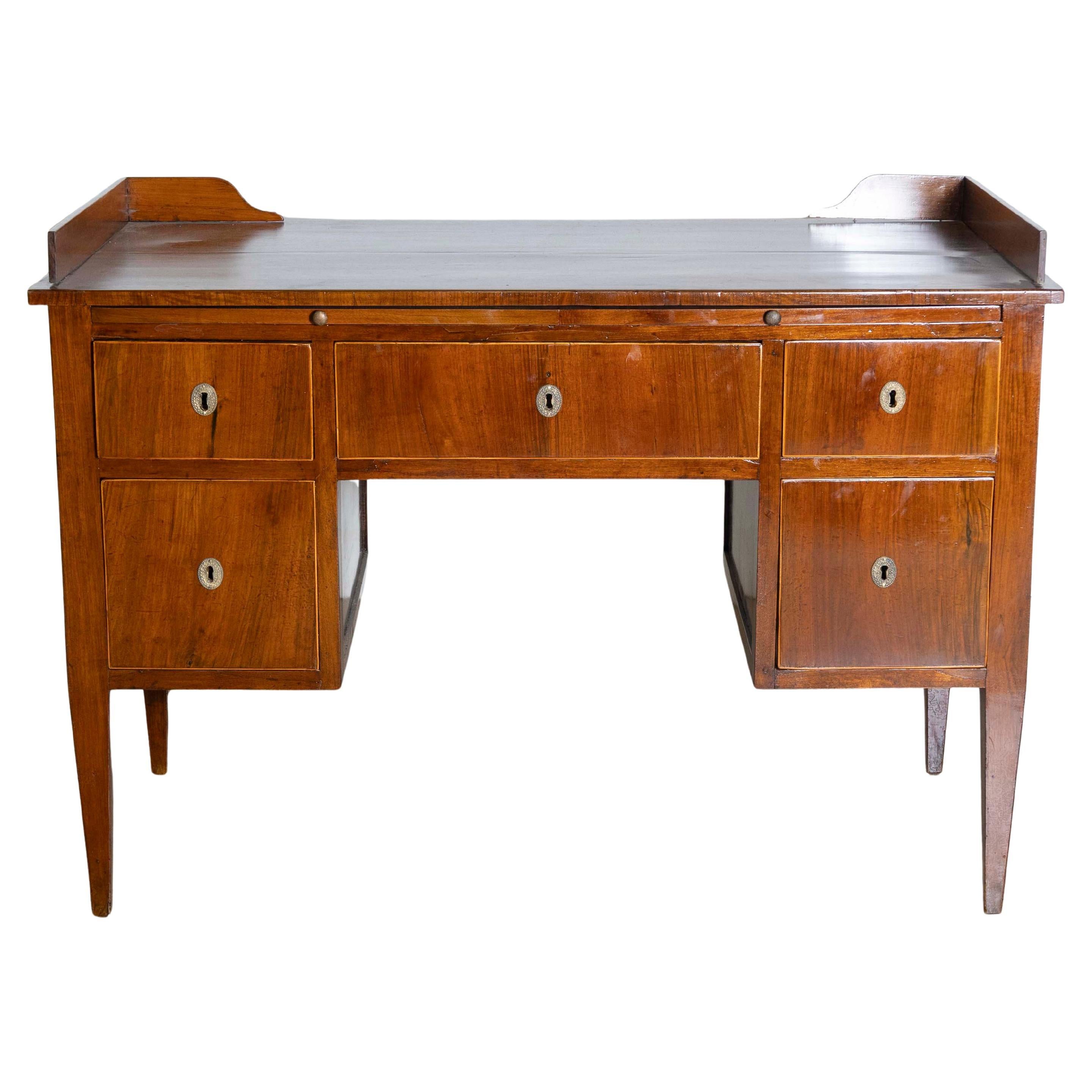 Italian 1820s Walnut and Mahogany Desk with Five Drawers, Pull-out and Banding