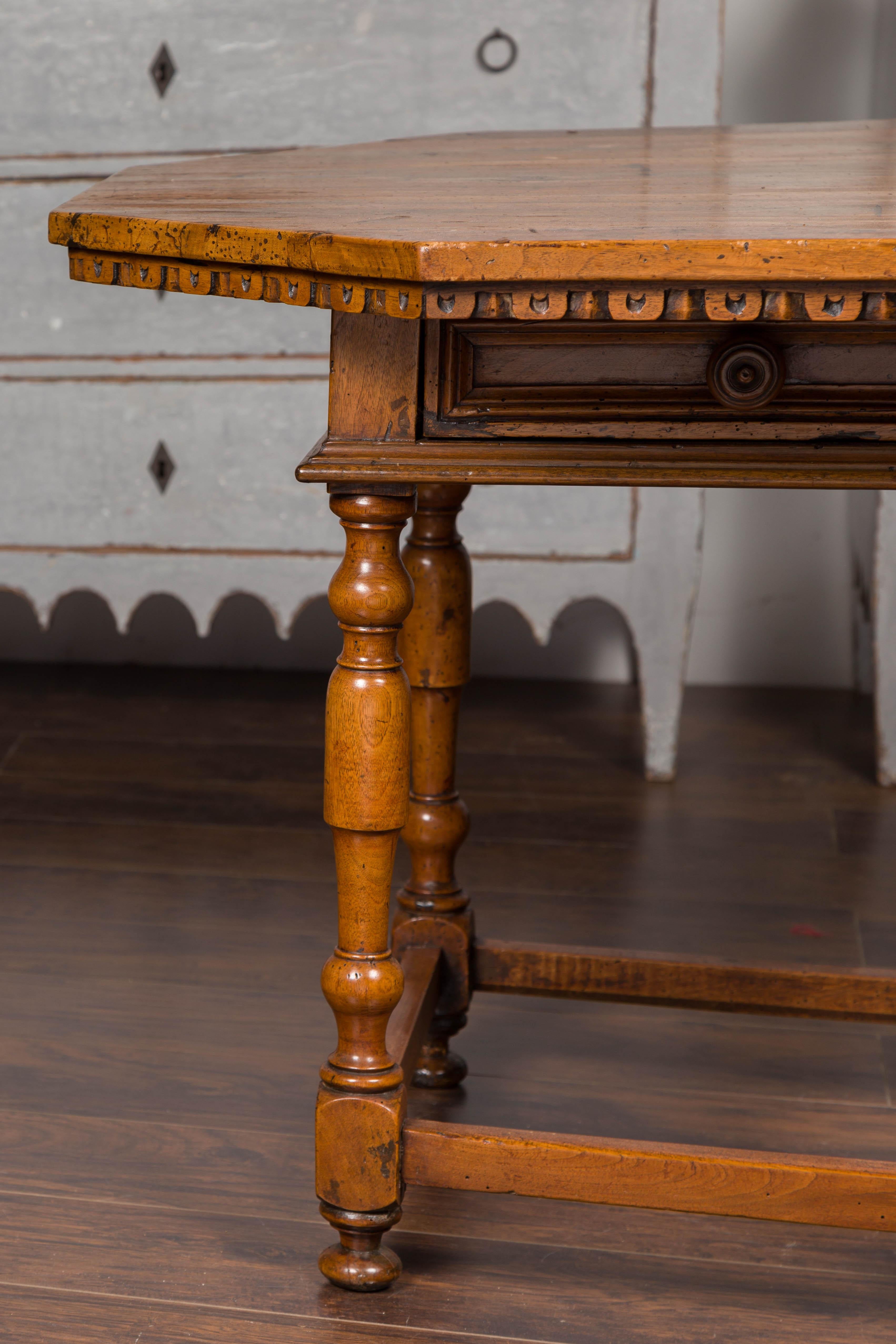 19th Century Italian 1820s Walnut Center Table with Octagonal Top and Single Drawer