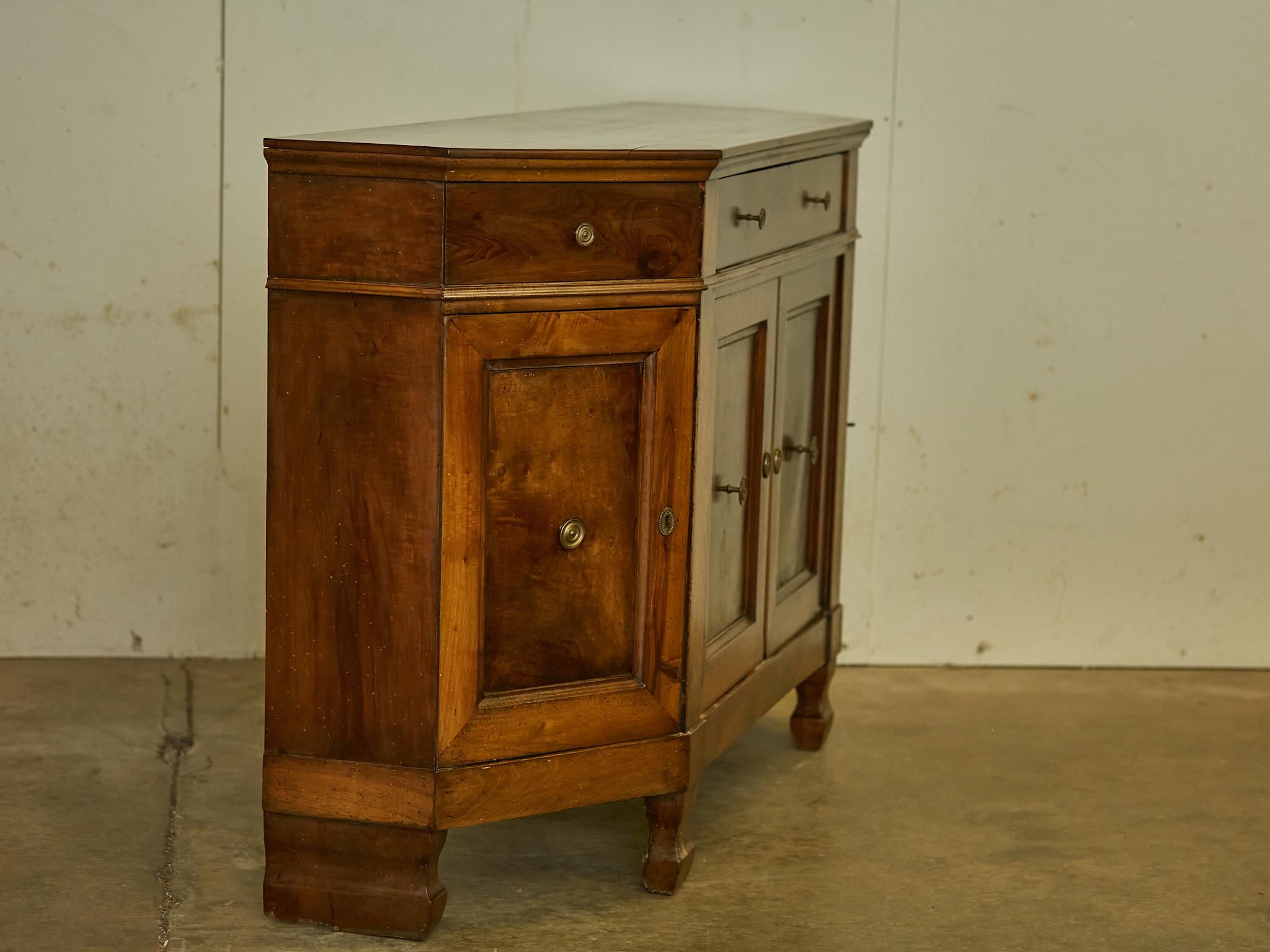 Italian 1820s Walnut Credenza with Canted Sides, Three Drawers and Four Doors 5