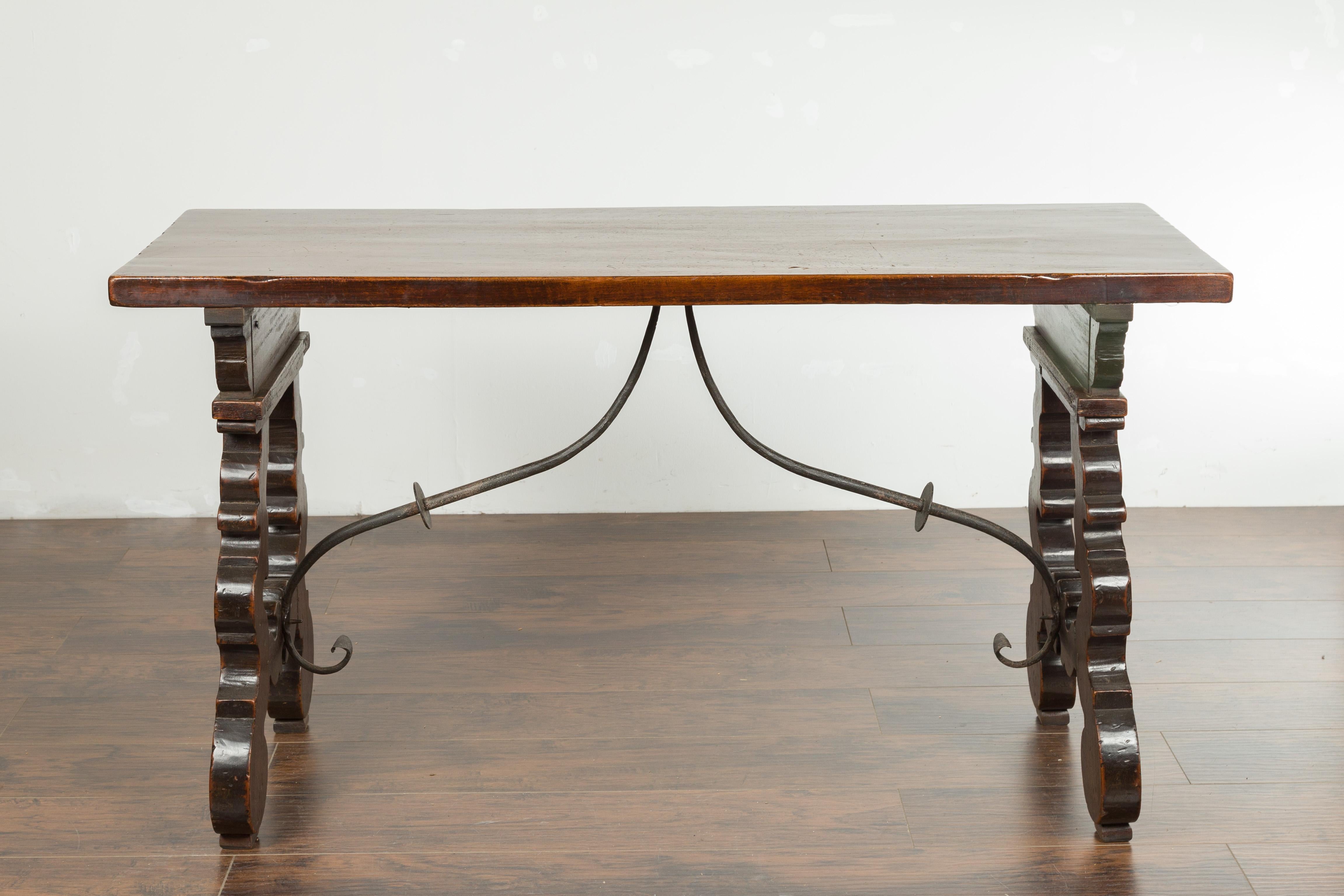 Italian 1820s Walnut Fratino Table with Iron Stretcher and Extension Leaves 10
