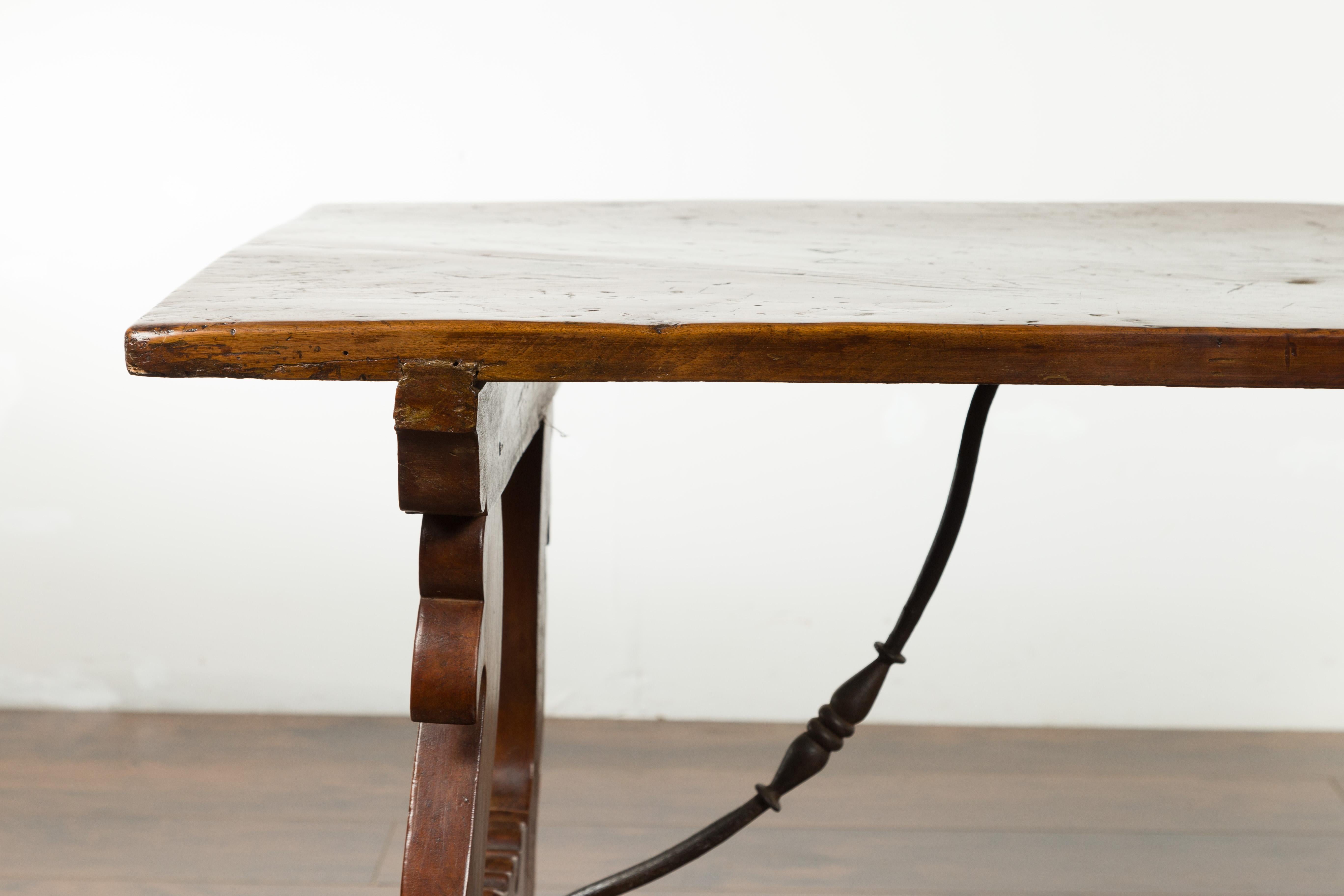 Italian 1820s Walnut Low Fratino Table with Lyre-Shaped Base and Iron Stretchers For Sale 2