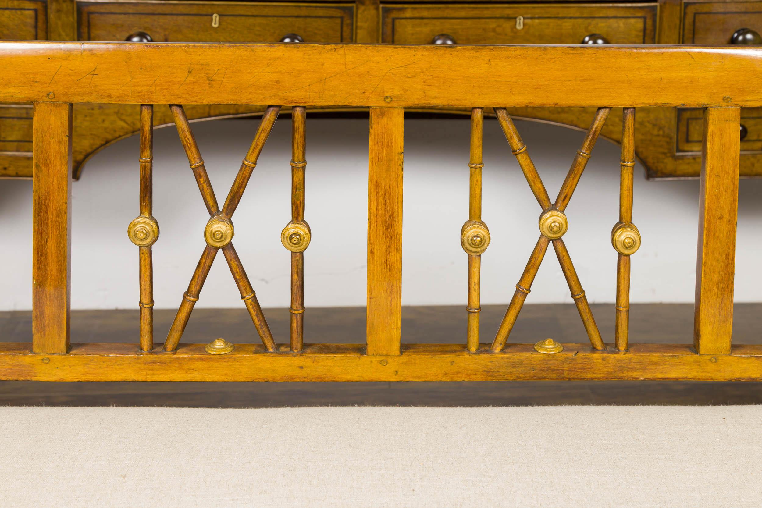 Italian 1820s Walnut Settee with Pierced Back, X Motifs and Gilded Medallions 3