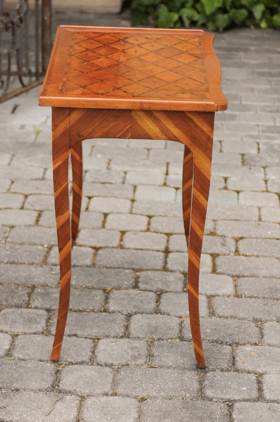 Italian 1820s Walnut Side Table with Marquetry Top, Inlaid Legs and Side Drawer For Sale 1