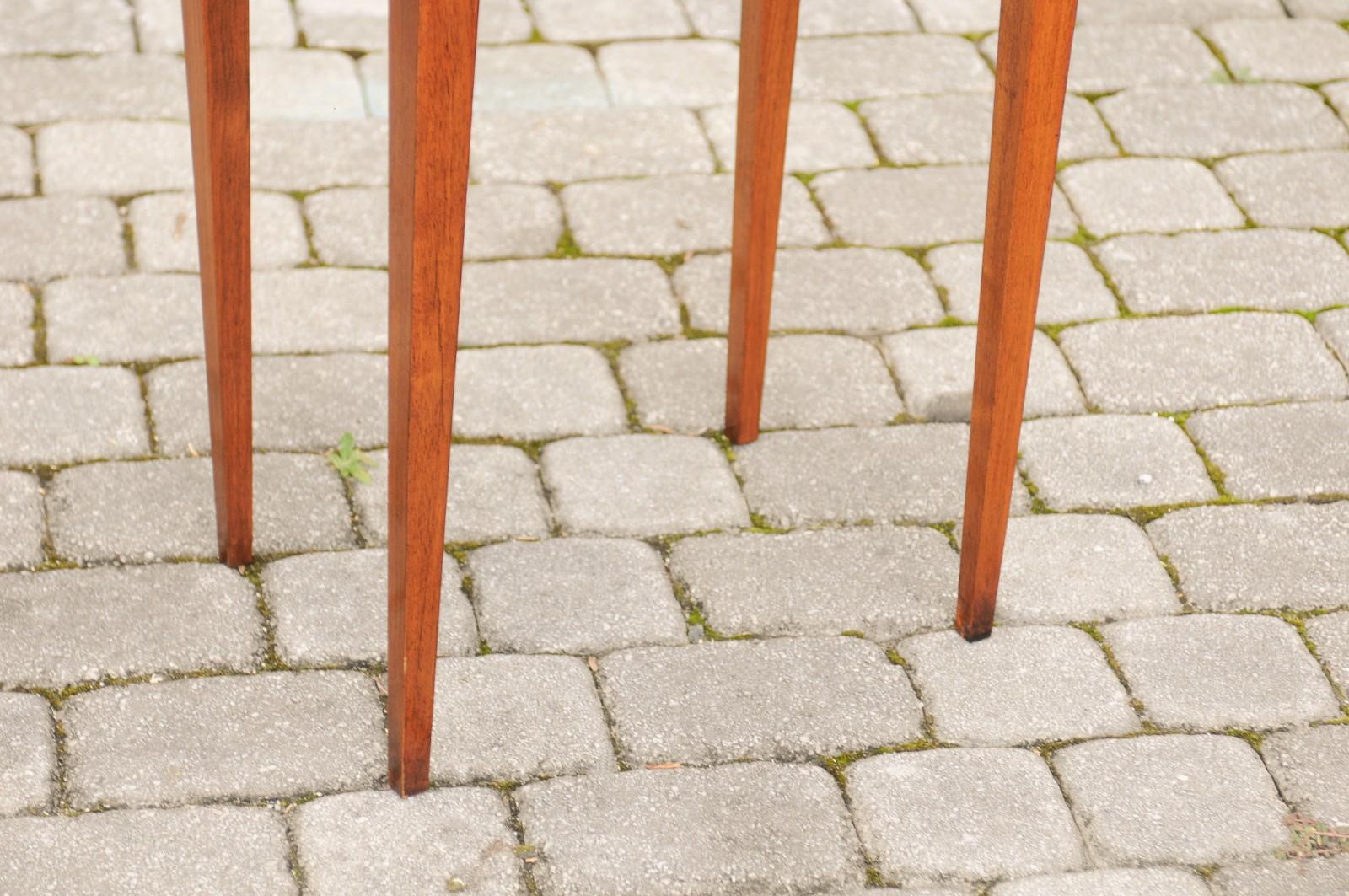 Inlay Italian 1820s Walnut Side Table with Oyster Veneer and Inlaid Quadrilobe Motif For Sale