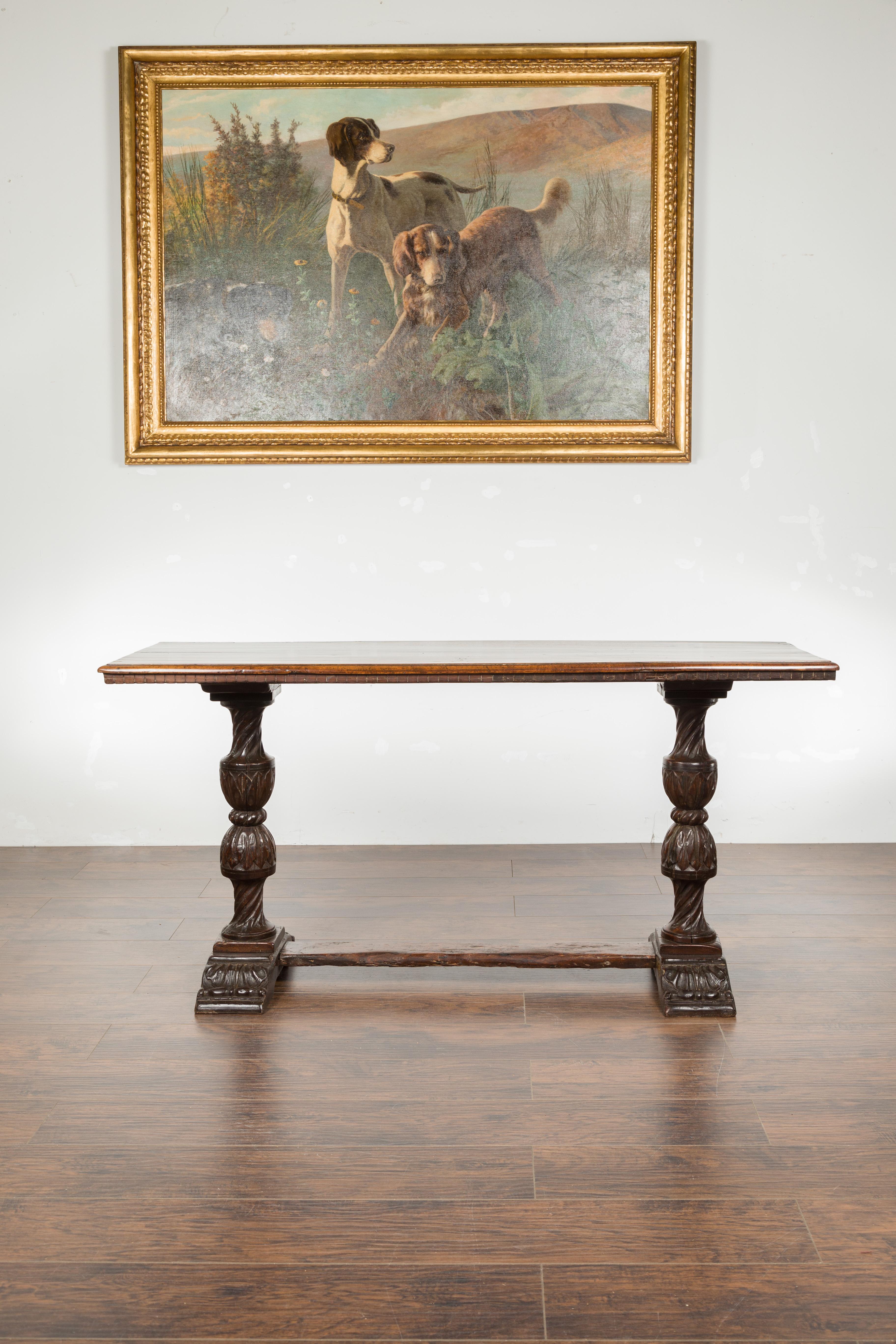 Italian 1820s Walnut Table with Carved Legs, Twisted Motifs and Waterleaves In Good Condition For Sale In Atlanta, GA