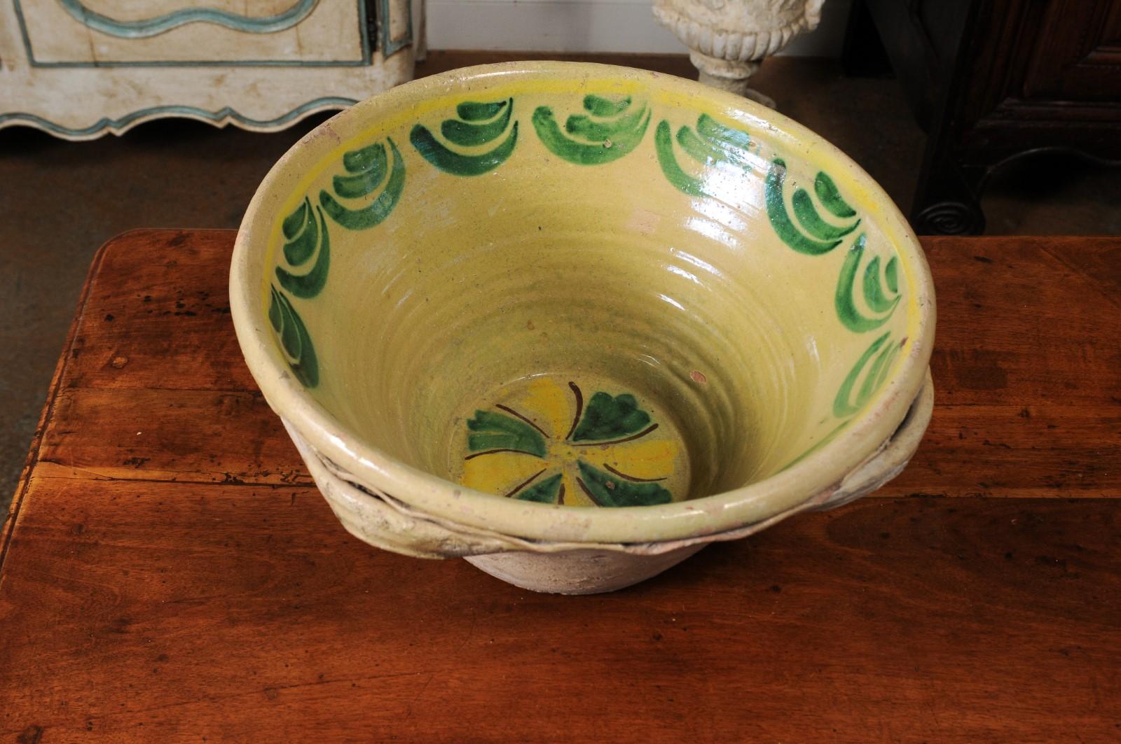 19th Century Italian 1820s Yellow Glazed Pottery Bowl from Calabria with Green Accents For Sale