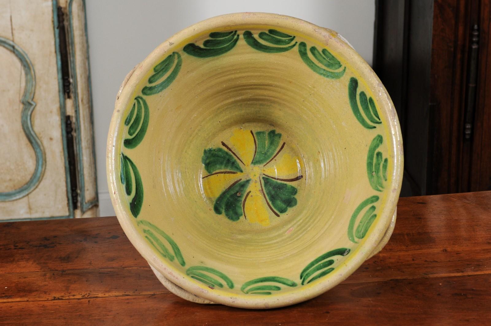 Italian 1820s Yellow Glazed Pottery Bowl from Calabria with Green Accents For Sale 4