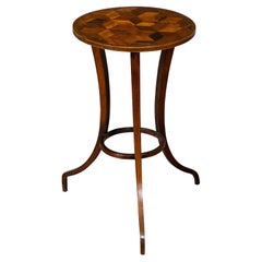Italian 1830s Walnut Guéridon Table with Round Parquetry Top and Tripod Base